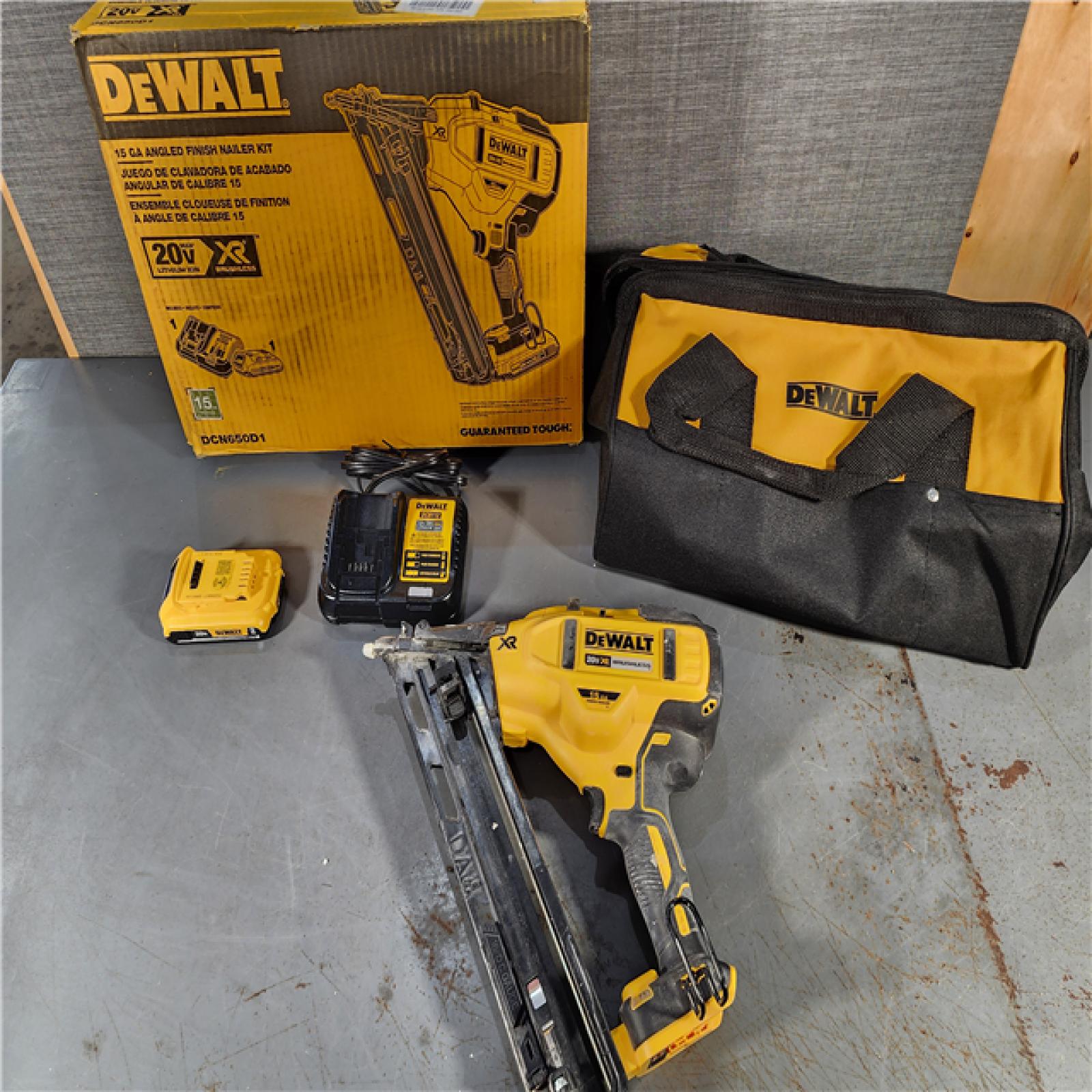 HOUSTON LOCATION - AS-IS DEWALT 20V MAX XR 15 Ga. Cordless 34 Deg Nailer 20 V