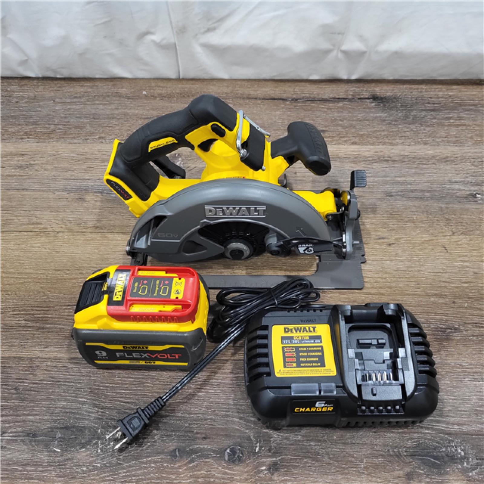 NEW! DEWALT FLEXVOLT 60V MAX Brushless 7-1/4 Cordless Circular Saw with Brake Kit