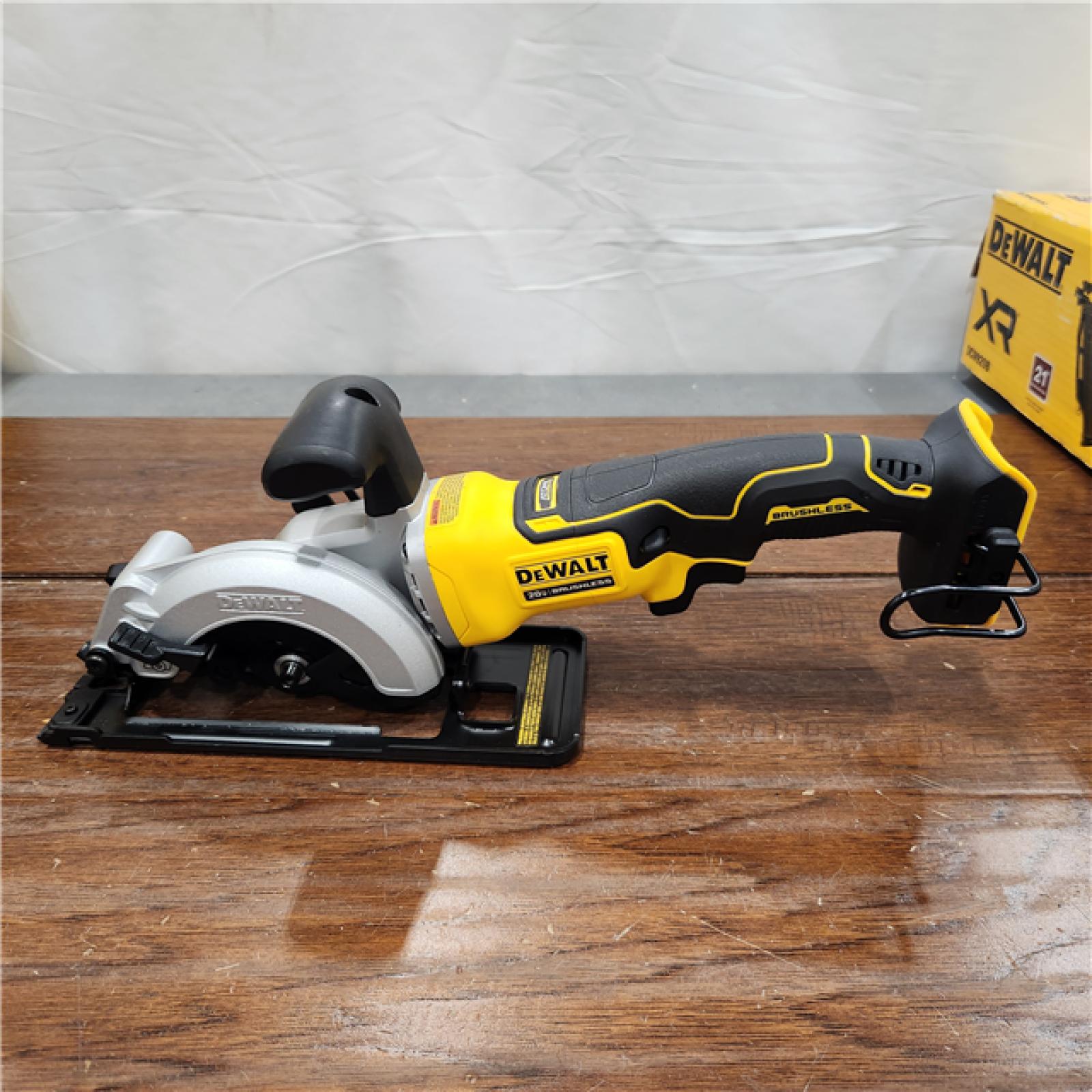 AS-IS ATOMIC 20V MAX Cordless Brushless 4-1/2 in. Circular Saw (Tool Only)