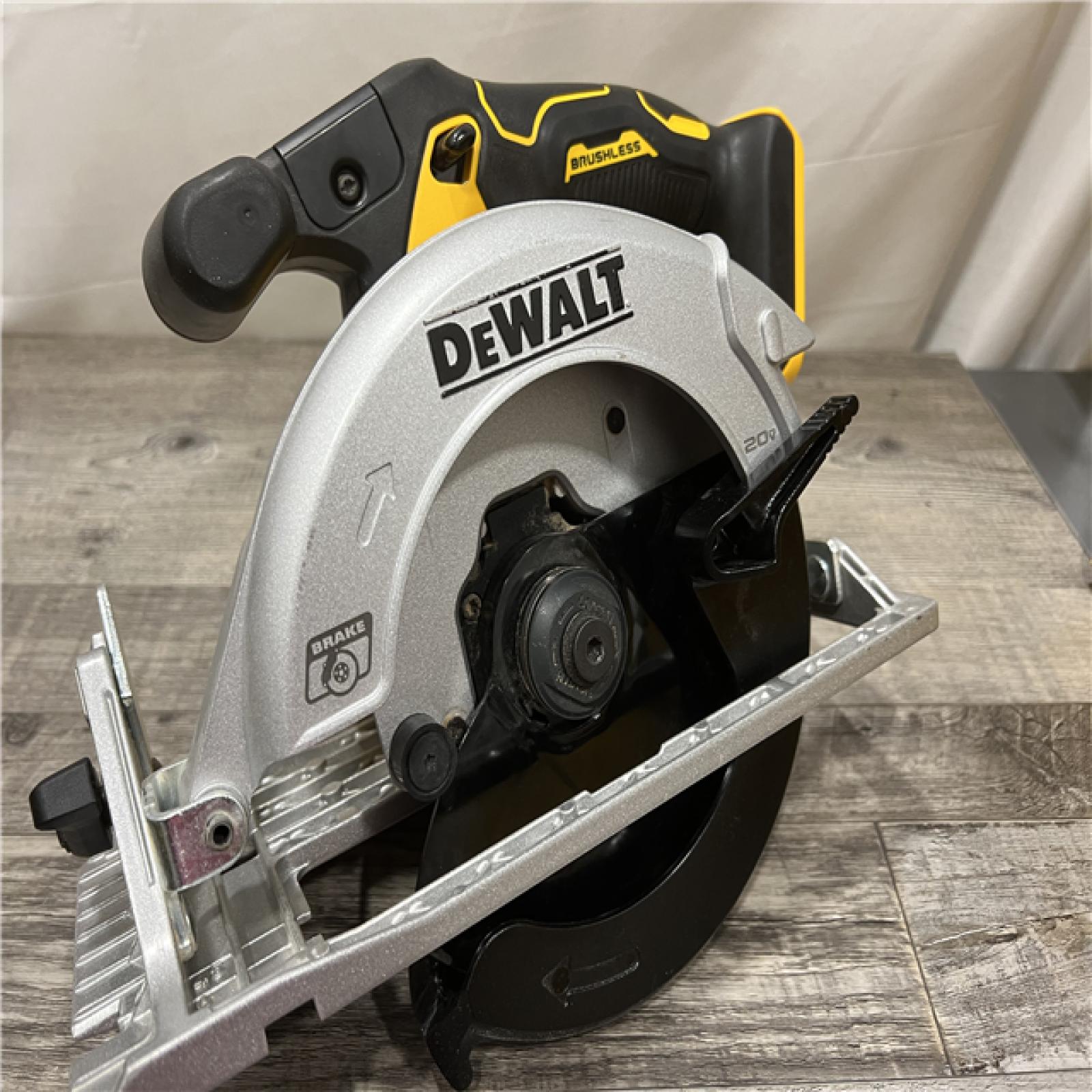 AS-IS DeWALT DCS565B 20V Max Brushless 6.5   Cordless Circular Saw