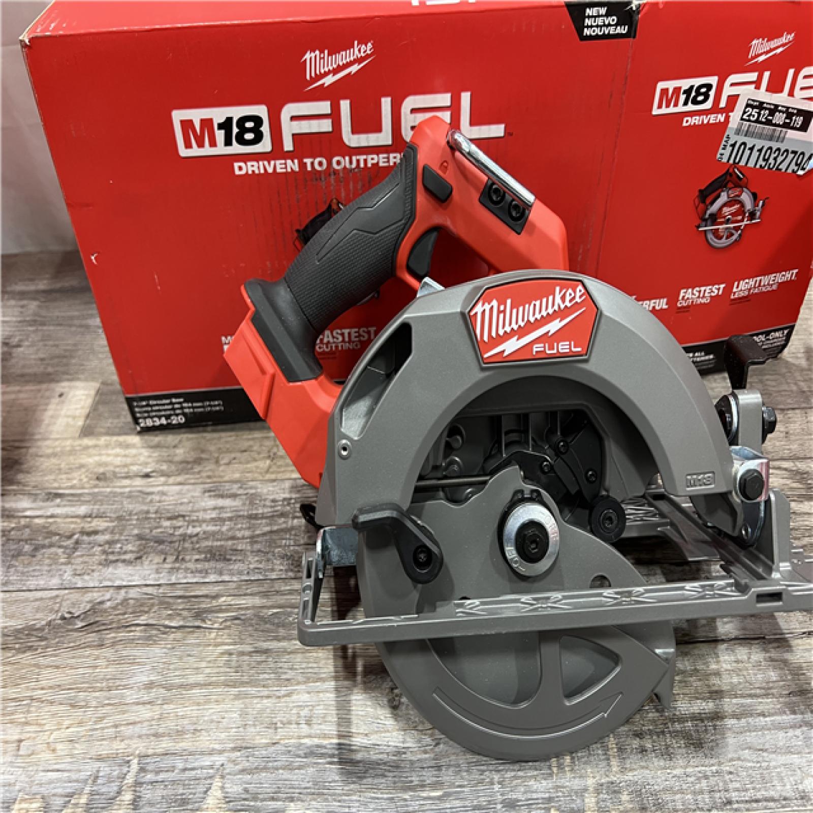 AS-IS Milwaukee M18 FUEL 18V Lithium-Ion Brushless Cordless 7-1/4 in. Circular Saw (Tool-Only)