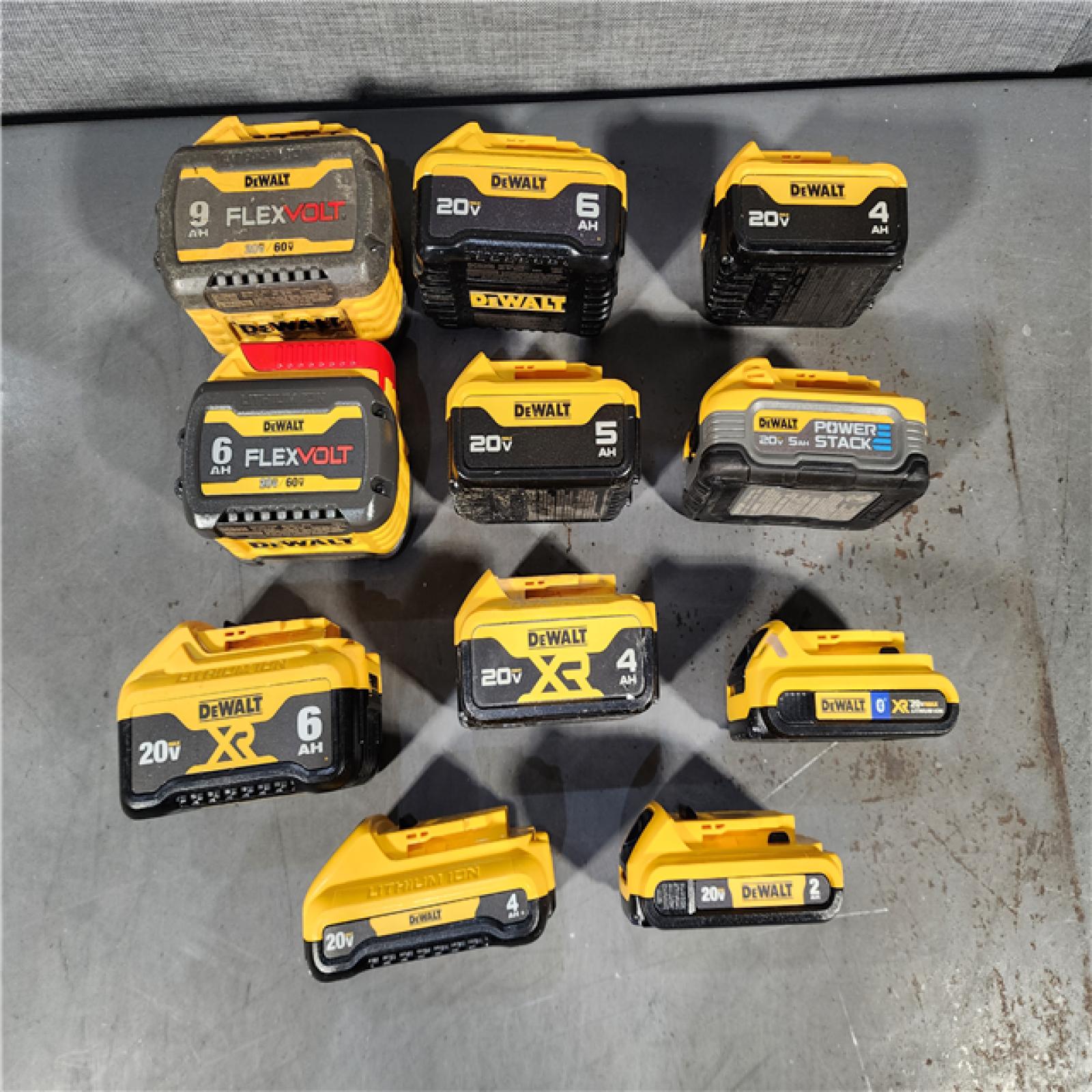 HOUSTON LOCATION - AS-IS DEWALT BATTERY PACK QTY - 15