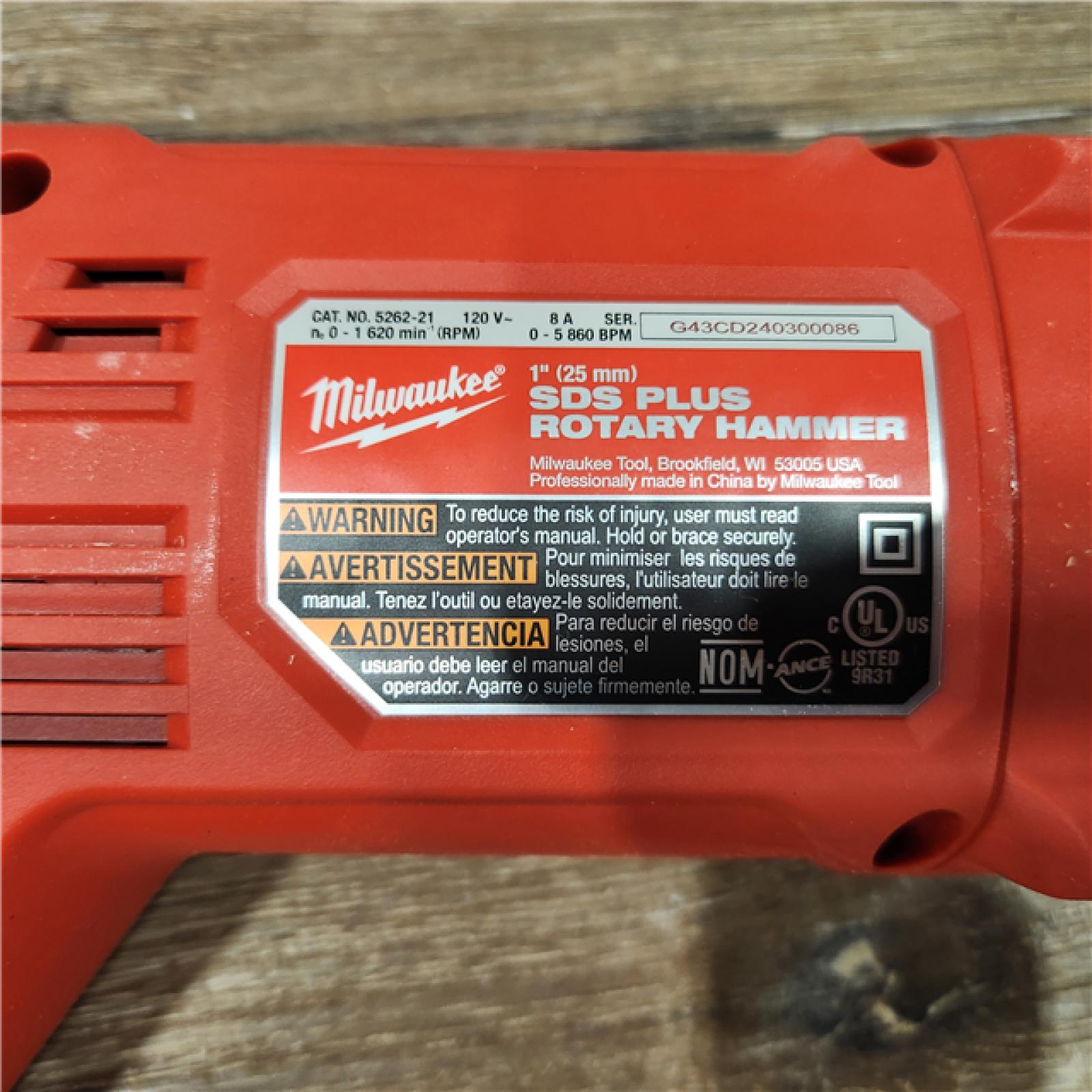 AS-IS Milwaukee 1 in. SDS Plus D-Handle Rotary Handle w/ Case