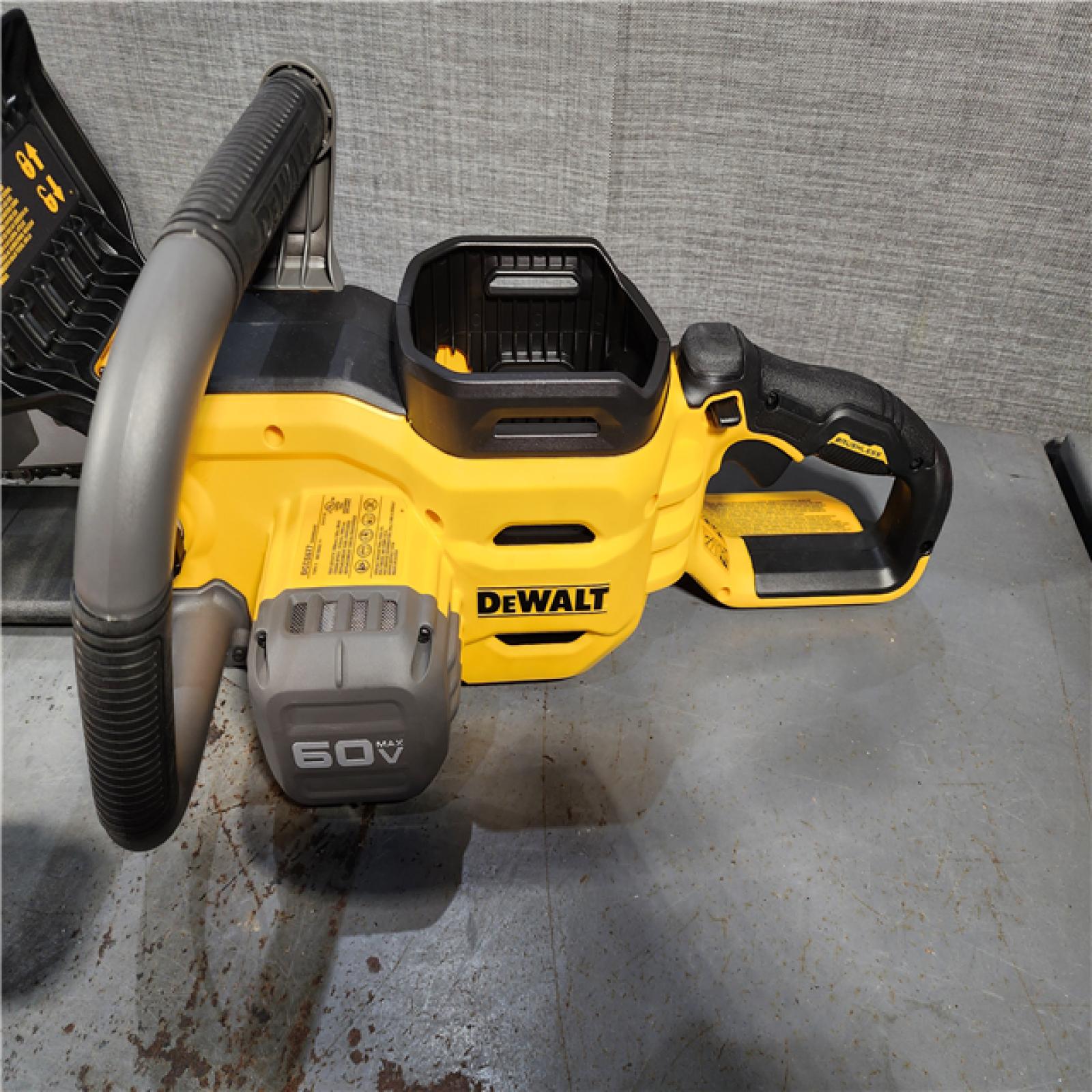 HOUSTON LOCATION - AS-IS DEWALT FLEXVOLT 60V MAX 20 in. Brushless Electric Cordless Chainsaw Kit and Carry Case with (1) FLEXVOLT 15 Ah Battery & Charger