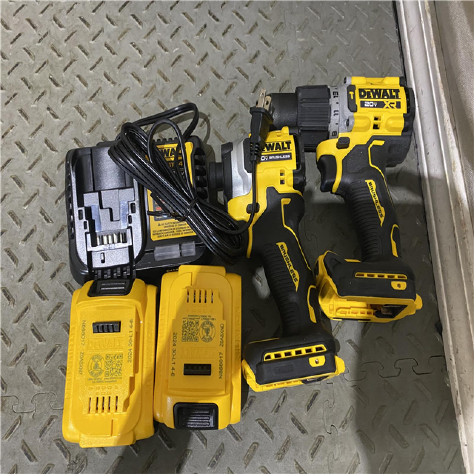 Houston location AS-IS DeWalt DCK2050M2 20V Hammer Drill & Impact Driver Kit W/Batteries  Charger & Bag