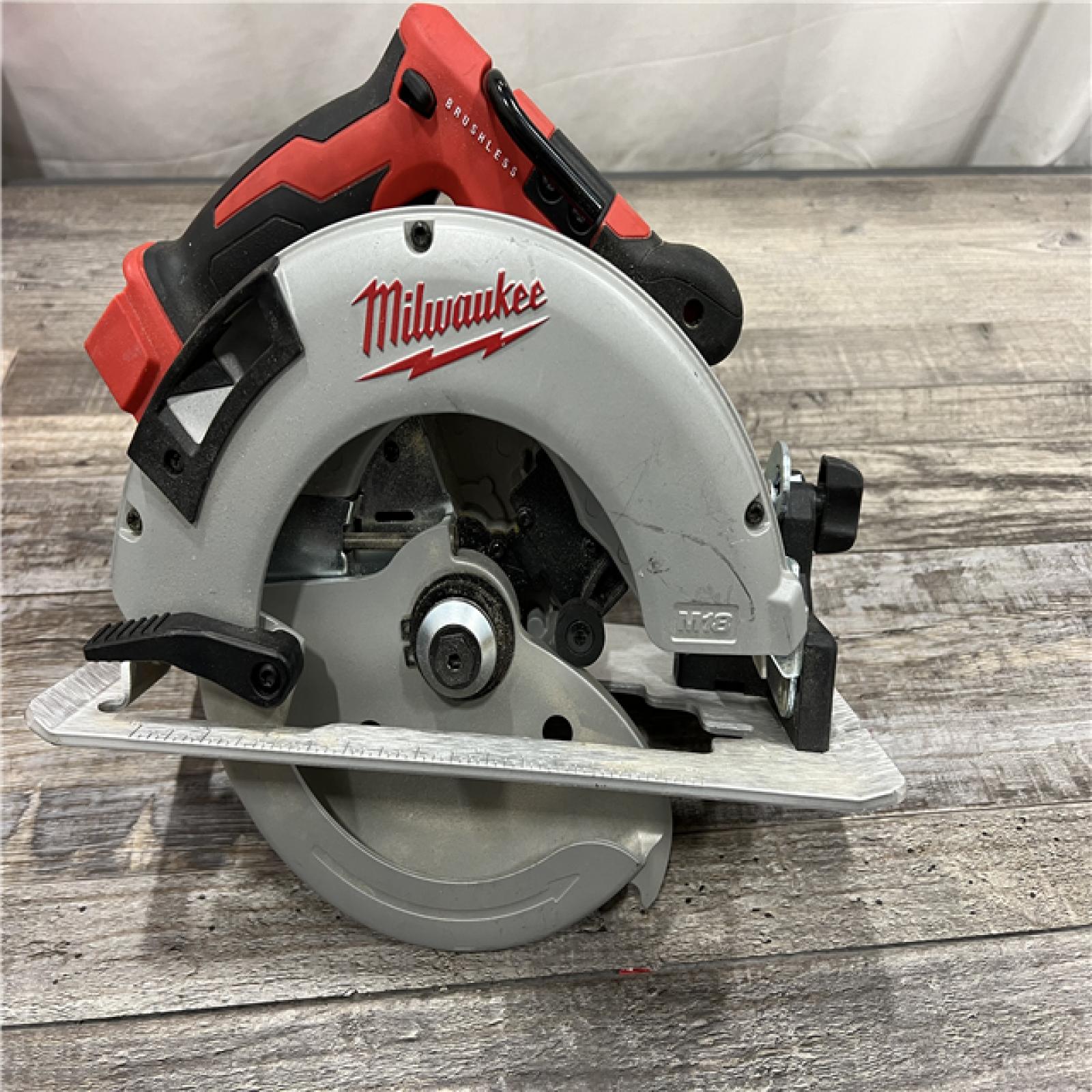 AS-IS Milwaukee M18 7-1/4  18V Brushless Circular Saw 2631-20 (Bare Tool)