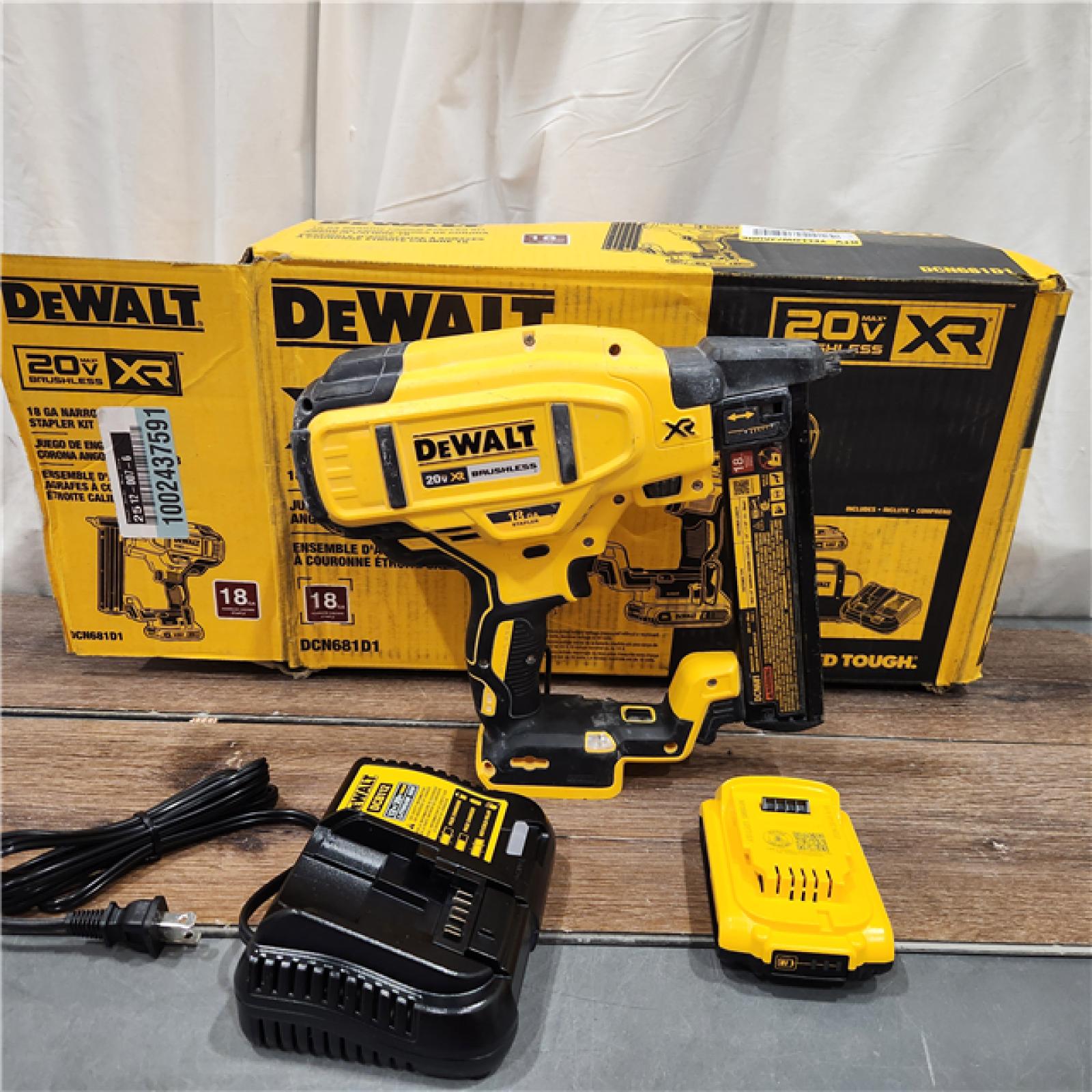 AS IS in Box DEWALT DCN681D1 20V 18Ga Stapler Kit