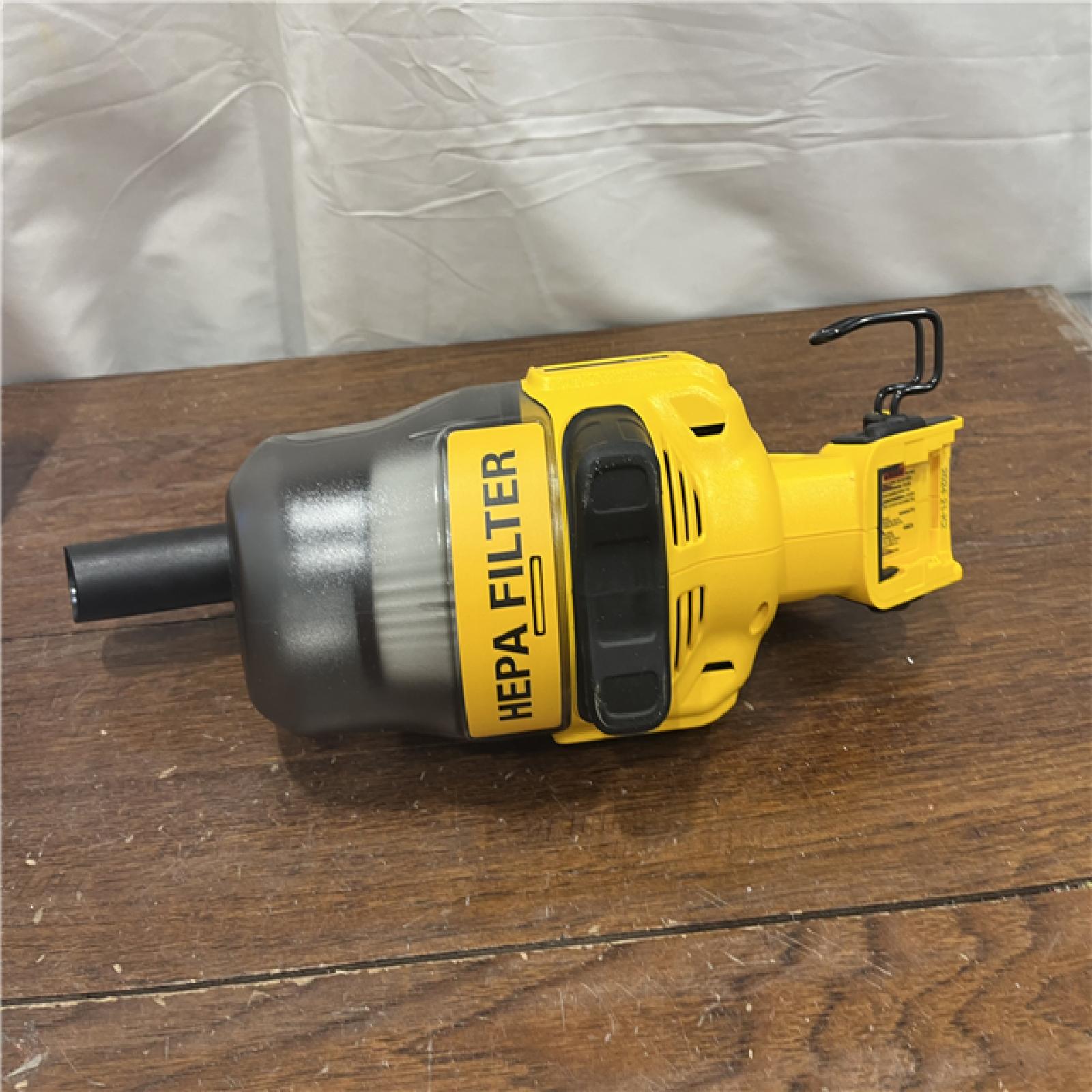 AS-ISDEWALT 20V Lithium-Ion Cordless Dry Hand Vacuum kit  (Tool Only)