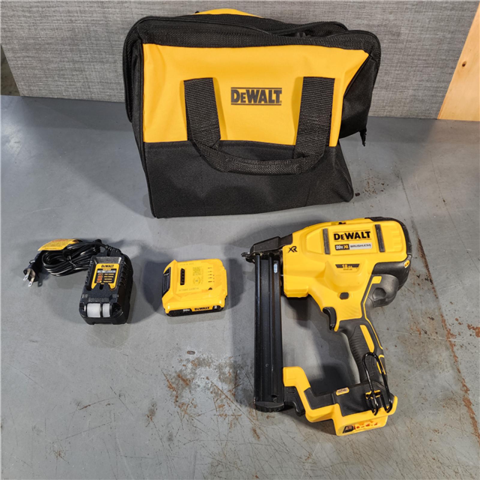 HOUSTON LOCATION - AS-IS in Box DEWALT DCN681D1 20V 18Ga Stapler Kit