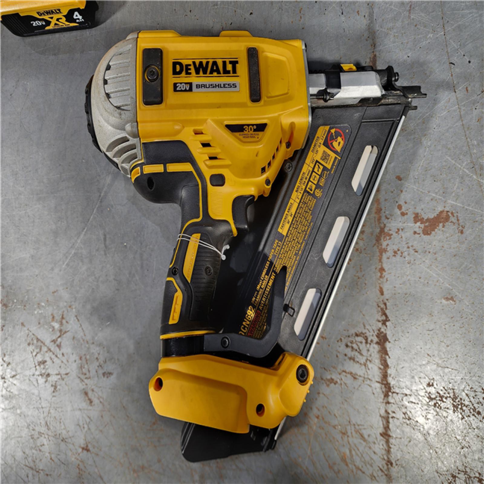 HOUSTON LOCATION - AS-IS DeWalt 20V MAX Brushless Cordless 2-Speed 30° Paper Collated Framing Nailer Kit