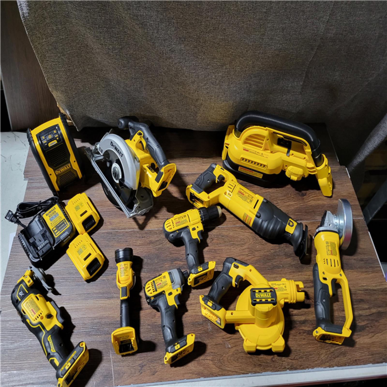 CALIFORNIA NEW DEWALT 10-TOOL COMBO KIT (2 BATTERIES, 1 CHARGER, 2 BAGS INCLUDED)