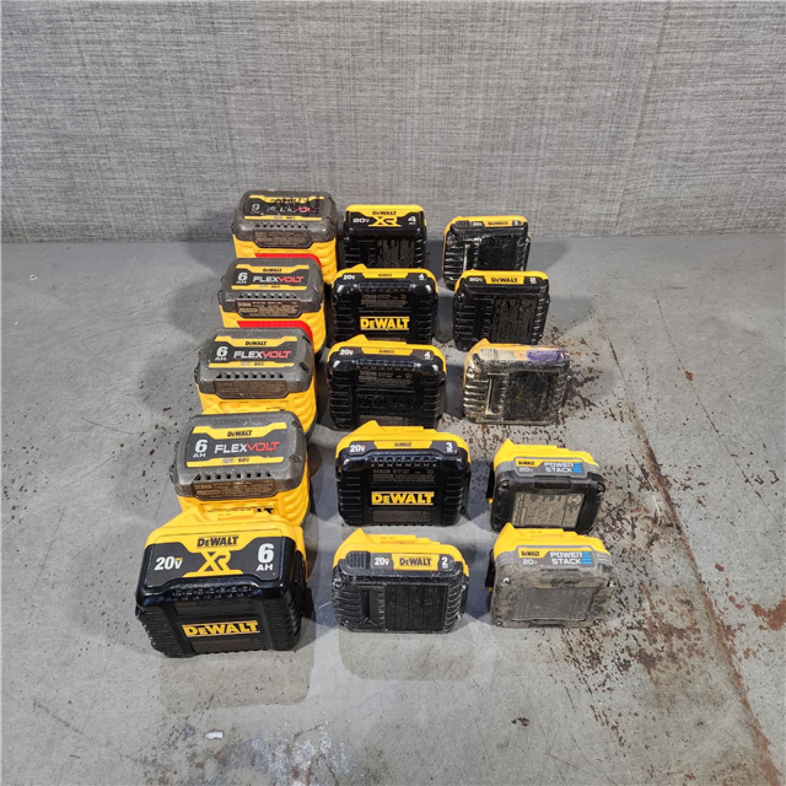 HOUSTON LOCATION - AS-IS DEWALT BATTERY PACK QTY - 15