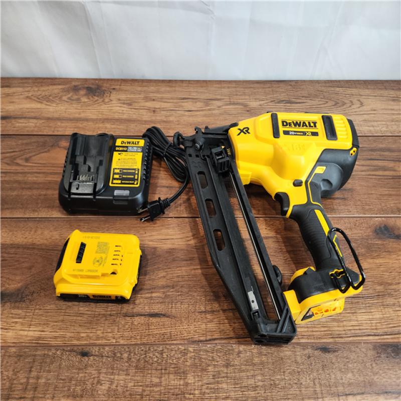 AS IS DeWalt 20V MAX XR Cordless 16 Gauge Angled Finish Nailer Kit