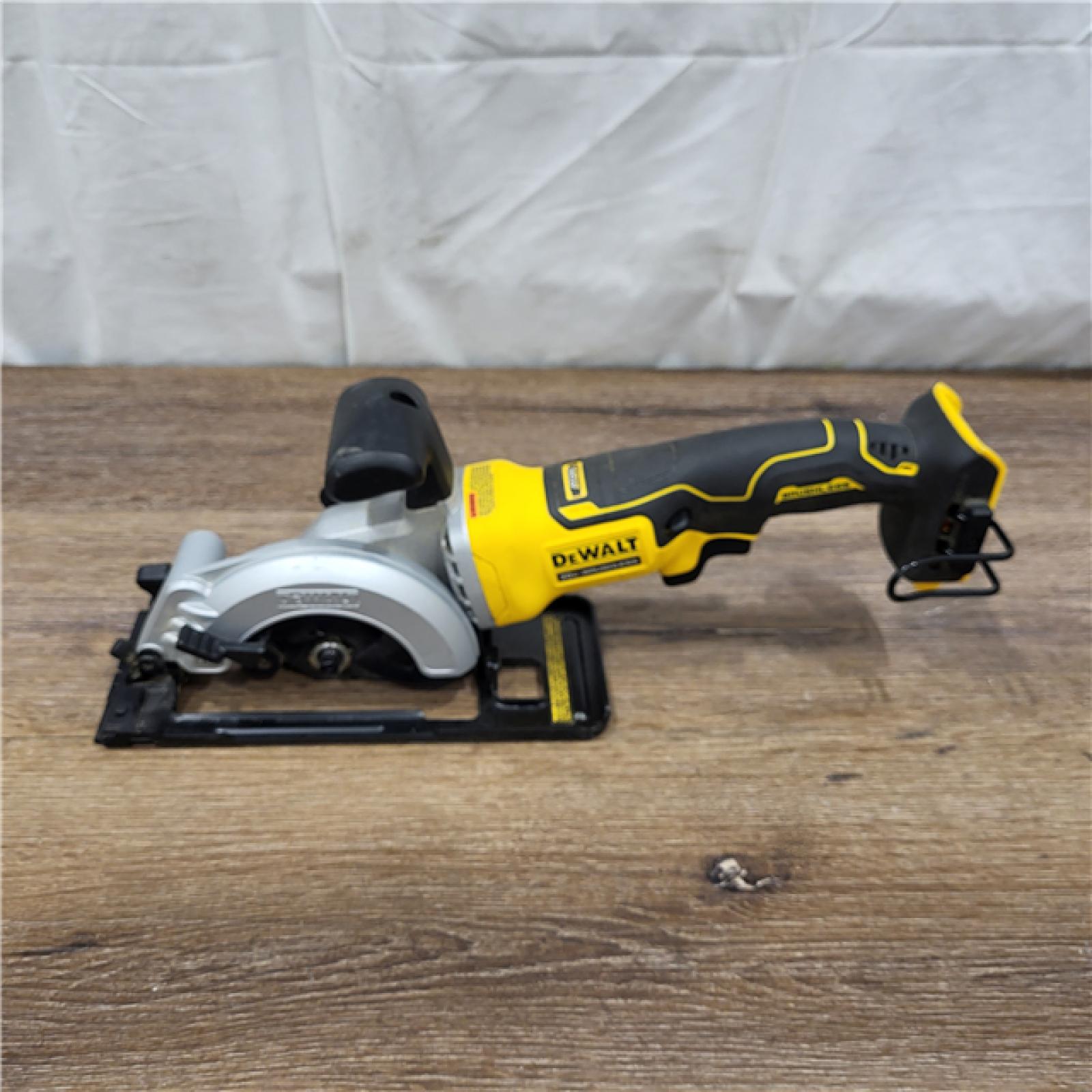 AS-IS ATOMIC 20V MAX Cordless Brushless 4-1/2 in. Circular Saw (Tool Only)