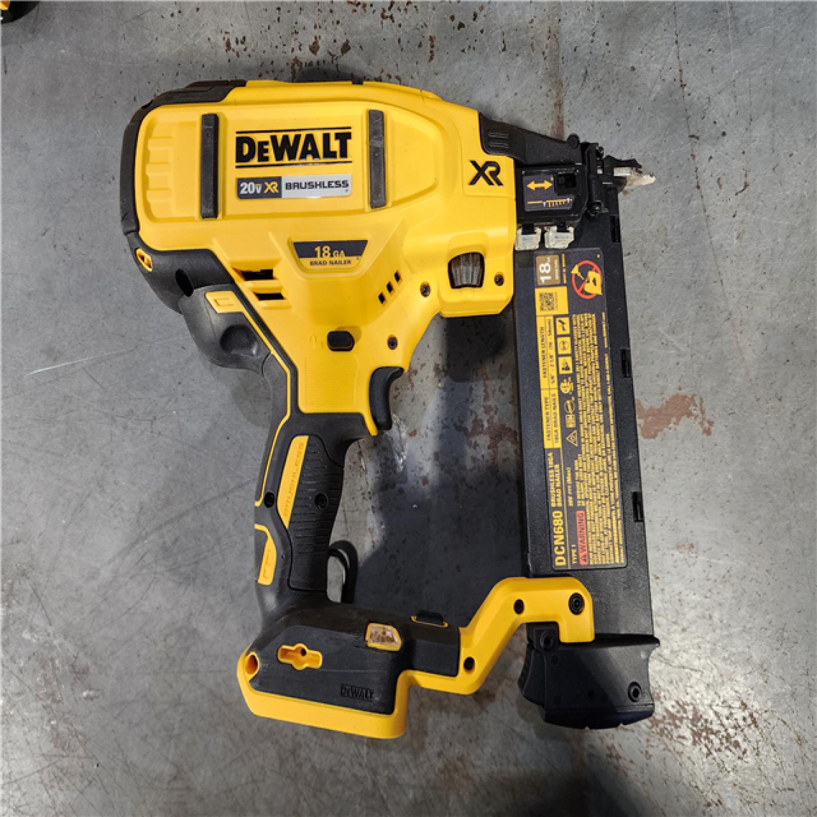 HOUSTON LOCATION - AS-IS DEWALT 20V MAX XR 18 Gauge Brad Nailer Kit