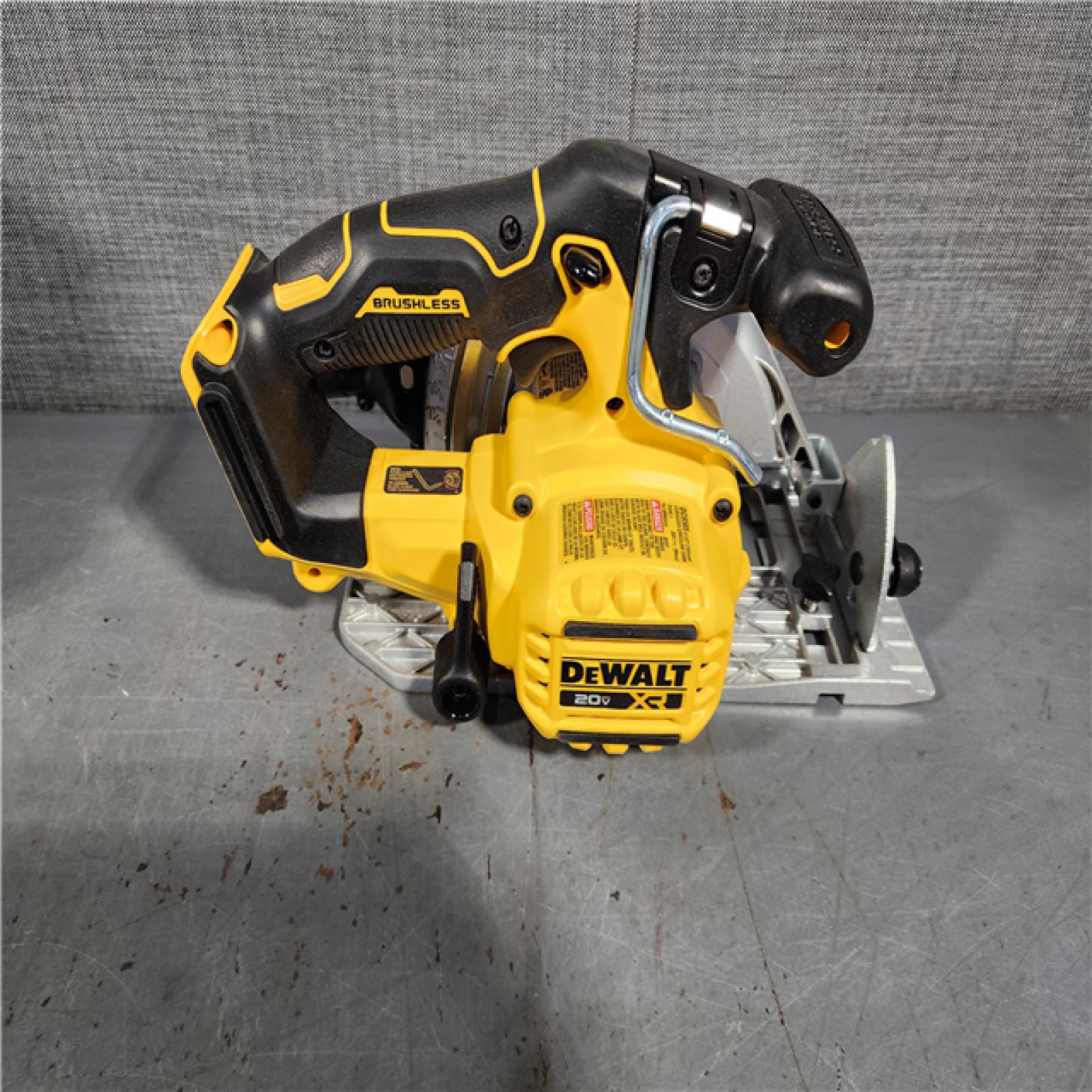 HOUSTON LOCATION - AS-IS DeWALT DCS565B 20V Max Brushless 6.5   Cordless Circular Saw