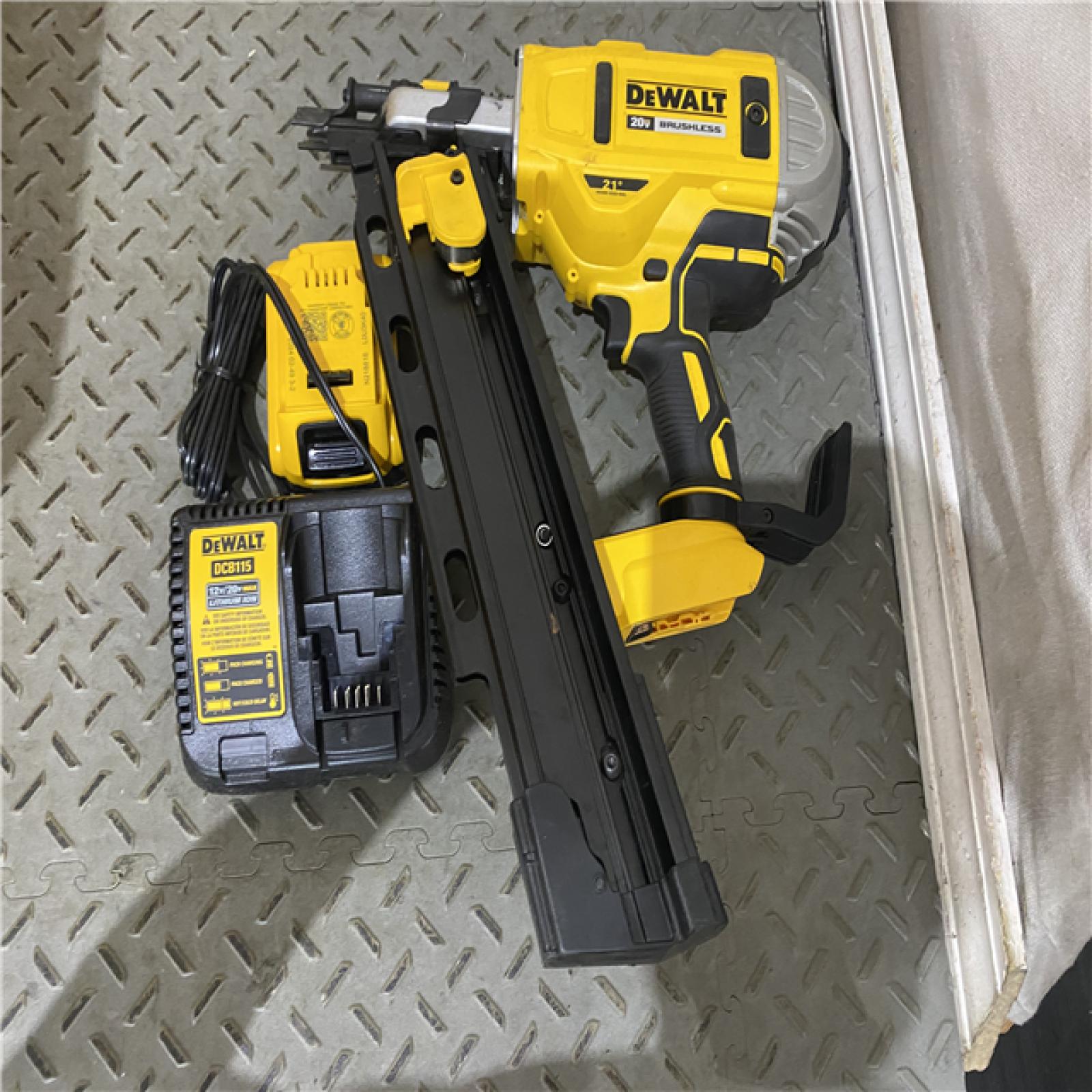 Houston location AS-IS DeWalt 20V MAX Collated Cordless Framing Nailer Tool Kit with Rafter Hook