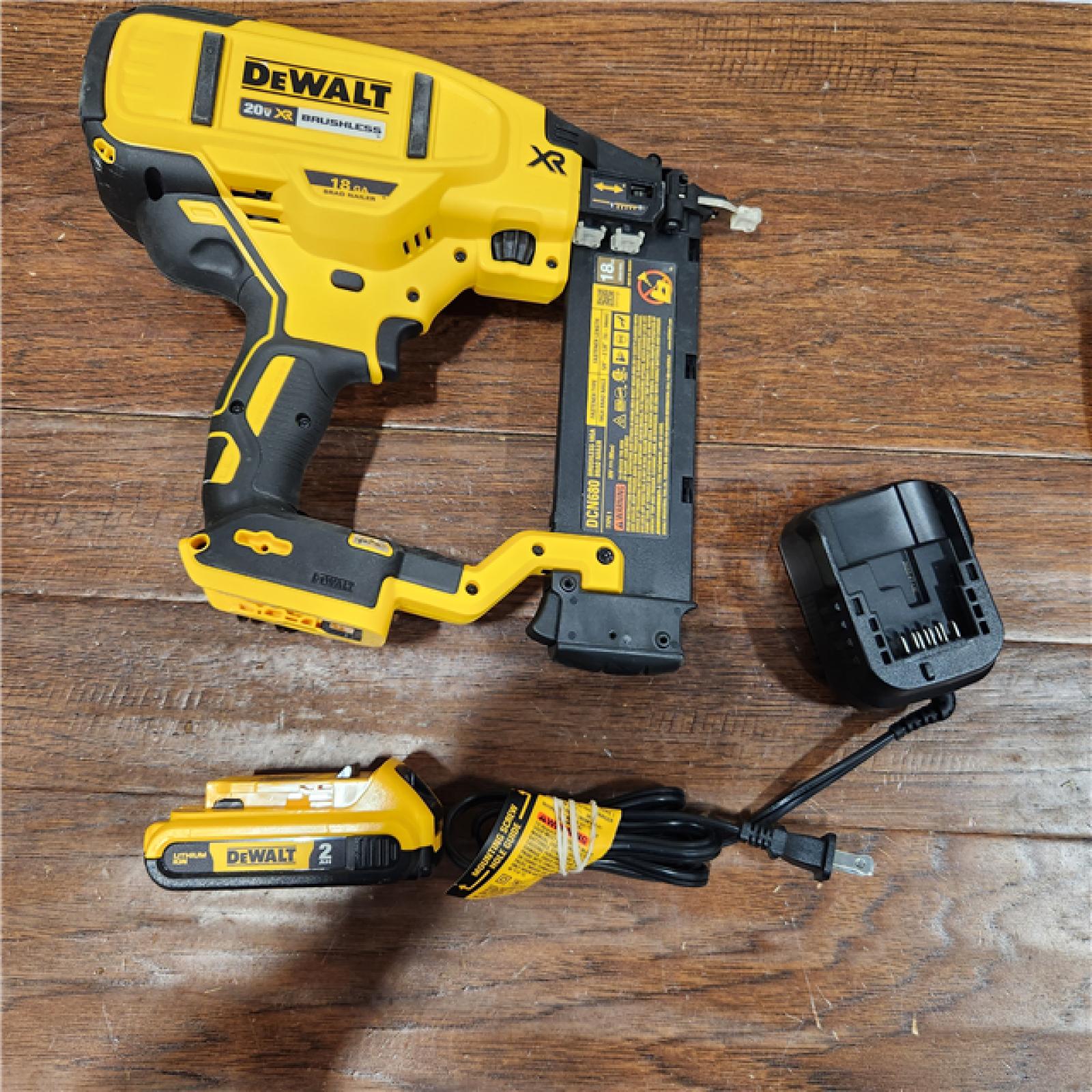 AS-IS DEWALT 20V MAX XR 18 Gauge Brad Nailer Kit