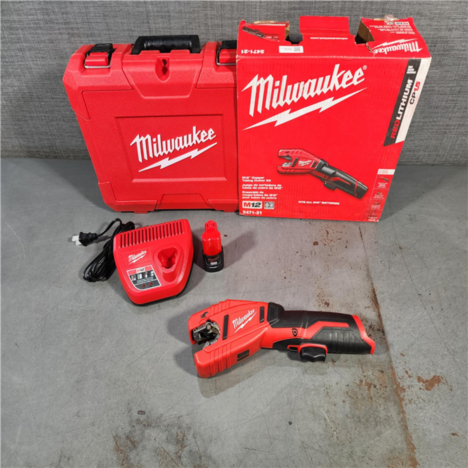 HOUSTON LOCATION - AS-IS Milwaukee M12 Cordless Lithium-Ion Tubing Cutter Kit