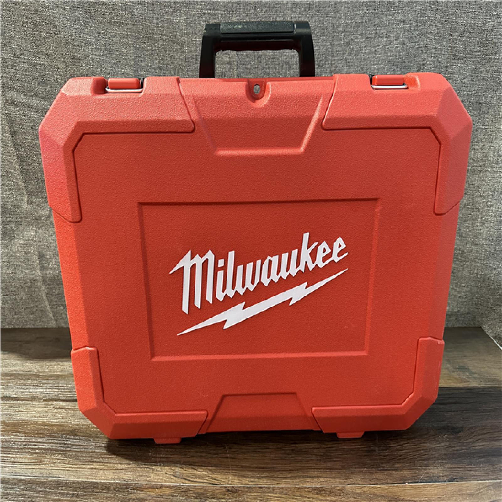 California AS-IS Milwaukee M18 Short Throw Press Took Kit With Pex Crimp Jaws, (2) Batteries, Charger & Hard Case-Appears in Excellent Condition