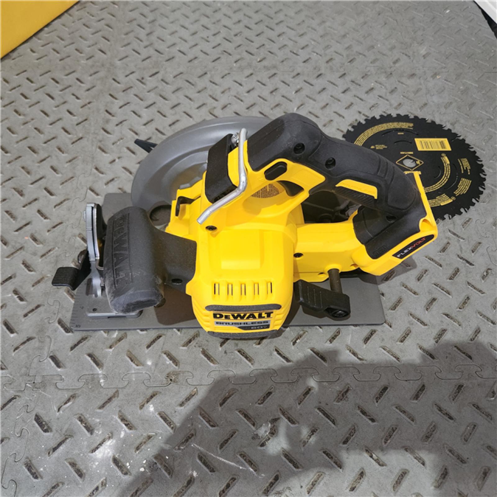 Houston location AS-IS DEWALT FLEXVOLT 60V MAX Cordless Brushless 7-1/4 in. Circular Saw with Brake (Tool Only)