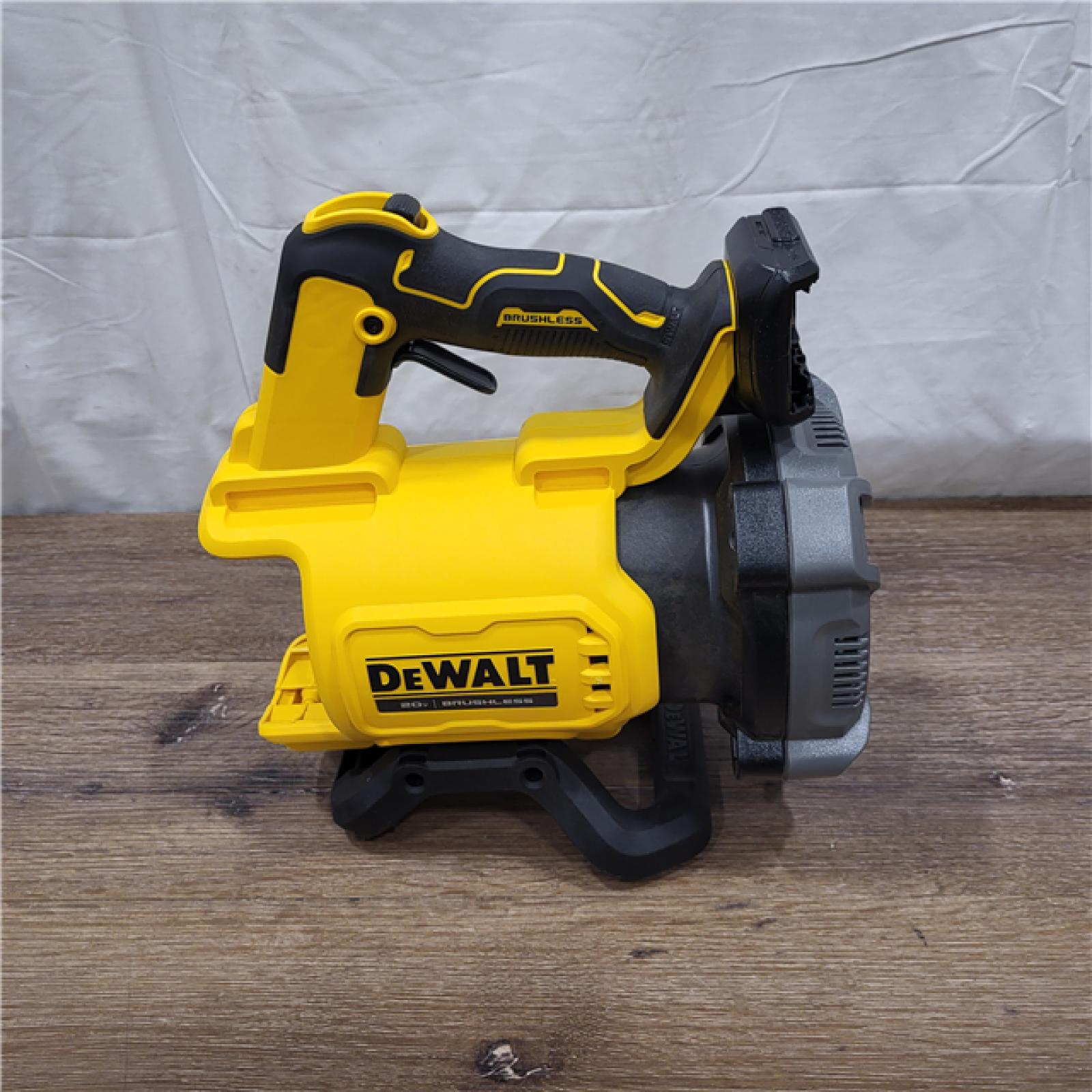 AS-IS DEWALT 20V MAX* XR Brushless Cordless Handheld Blower Kit