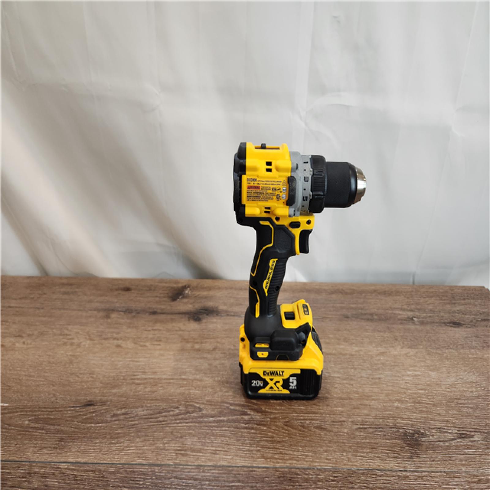 AS-IS DEWALT 20V MAX* XR Brushless Cordless 1/2 Drill/Driver Kit