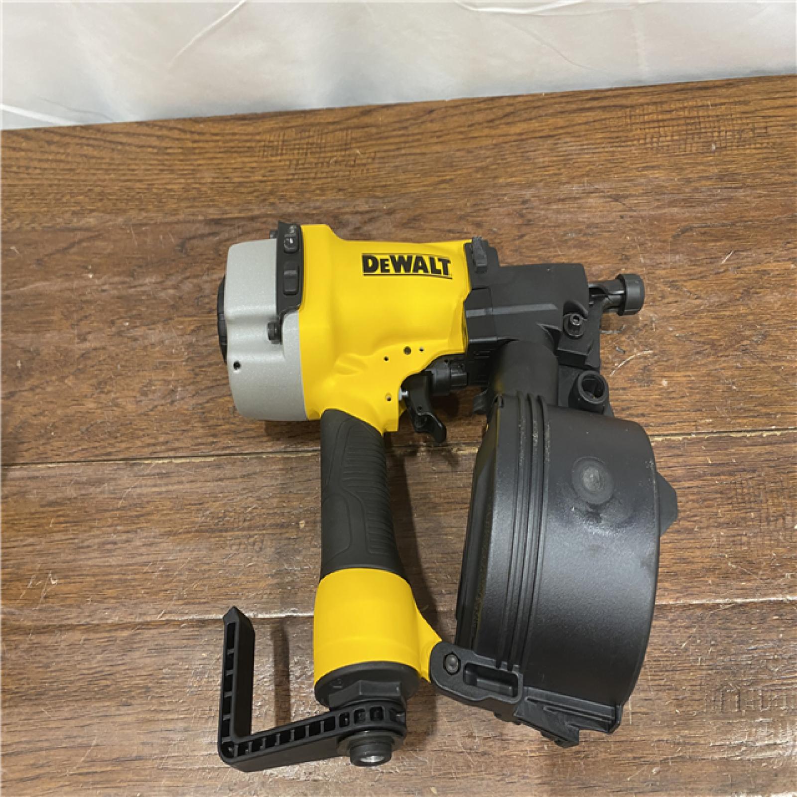 AS-ISDEWALT DW66C-1 2-1/2 Inch 15 Degree Coil Siding and Fencing Nailer