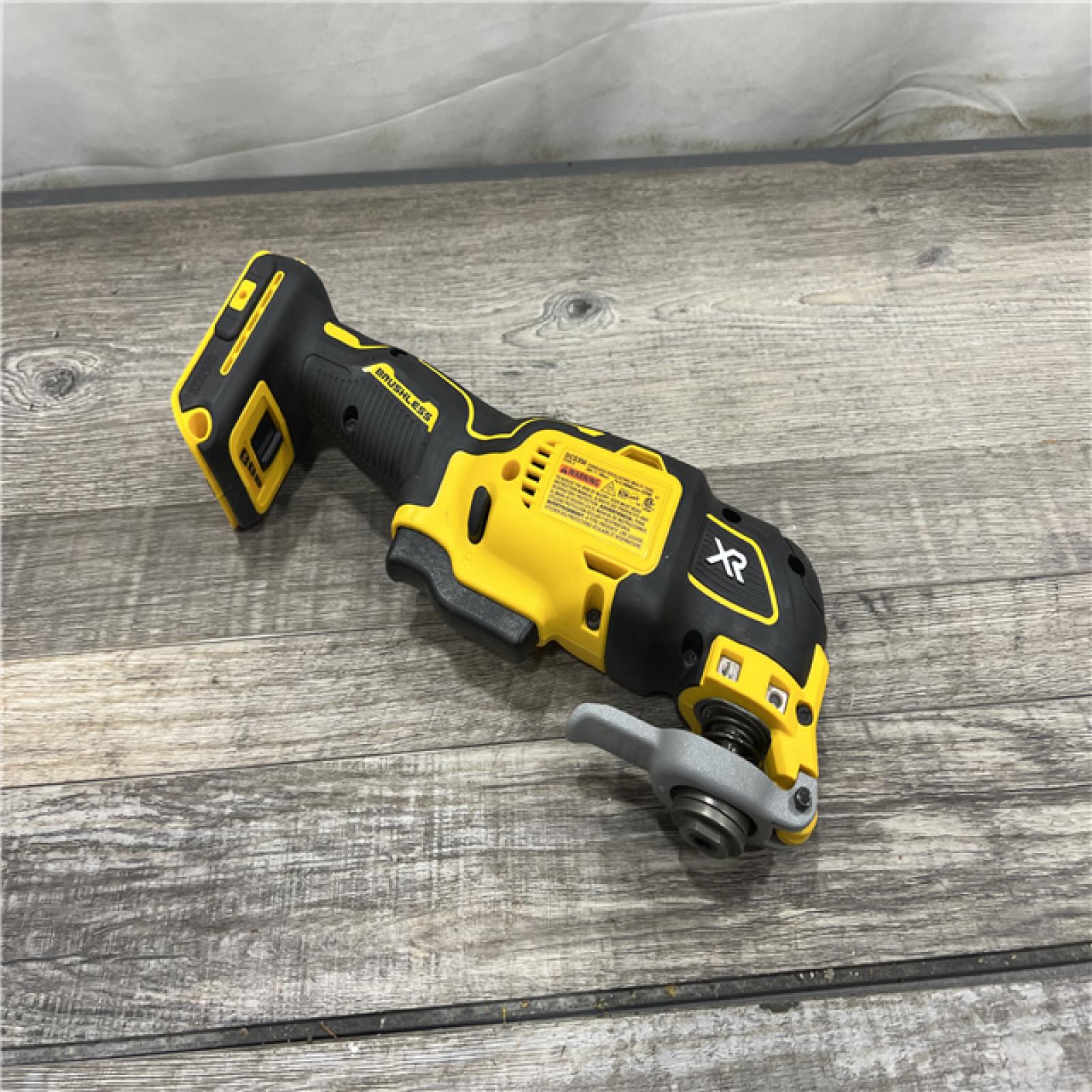 AS-IS DEWALT 20-Volt MAX XR Cordless 3-speed Brushless Oscillating Multi Tool DCS356B