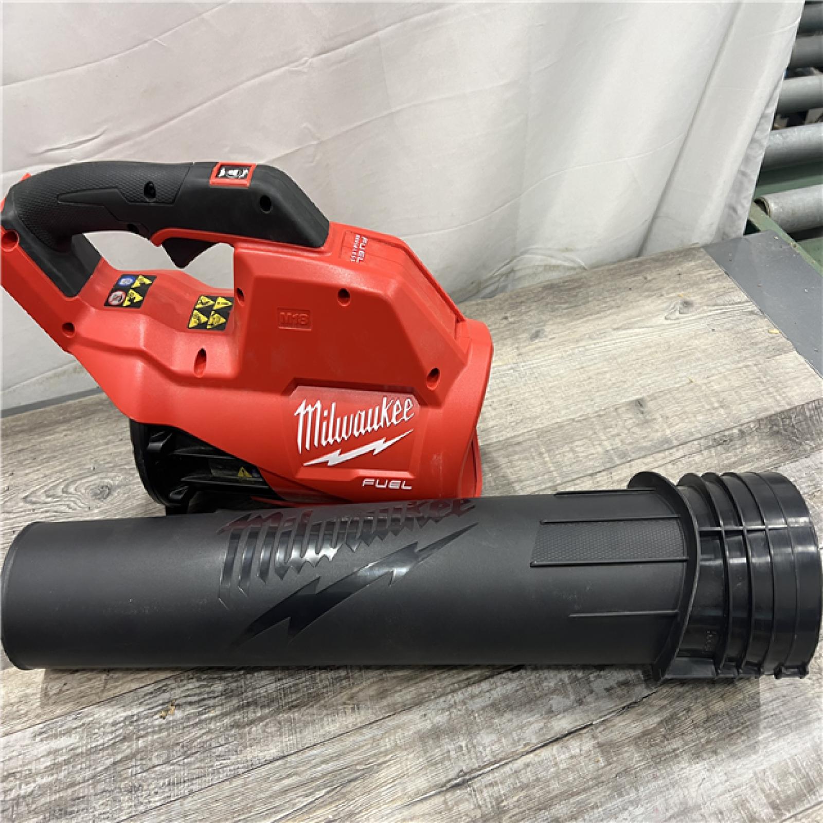 AS-IS MILWAUKEE M18 FUEL 120 MPH 450 CFM 18V Lithium-Ion Brushless Cordless Handheld Blower Kit with 8.0 Ah Battery, Rapid Charger