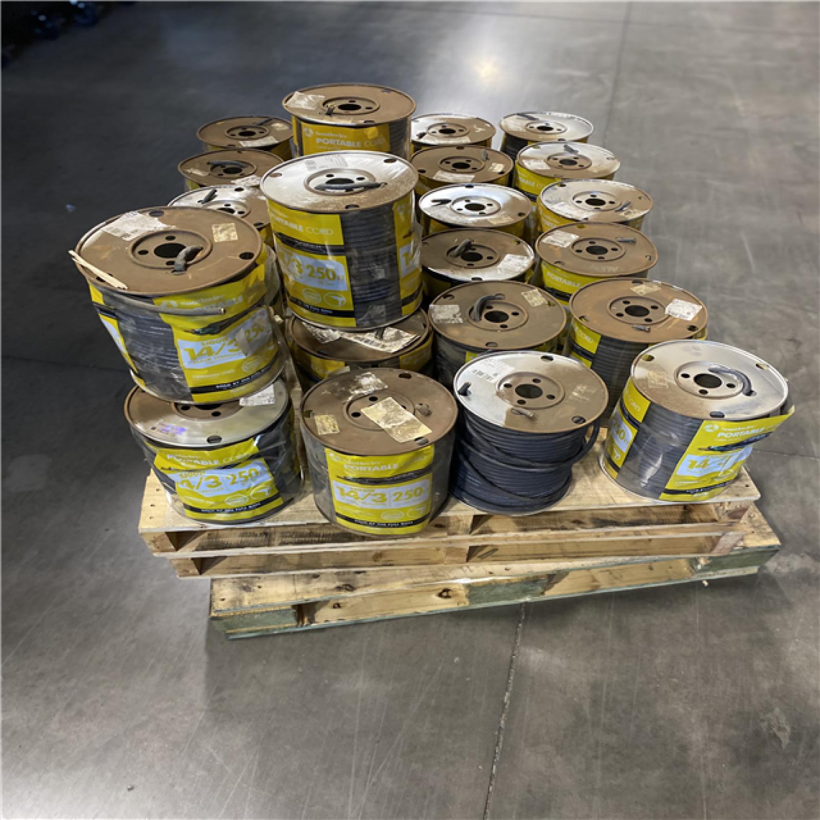 DALLAS LOCATION - Southwire 250 ft. 14/3 300-Volt CU Black Flexible Portable Power SJOOW Cord PALLET -( 27 UNITS)