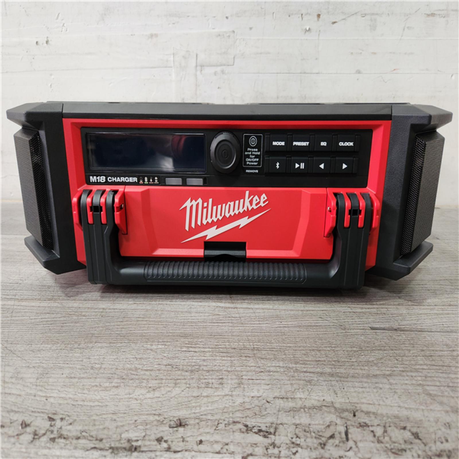 Phoenix Location NEW Milwaukee M18 Lithium-Ion Cordless PACKOUT Radio/Speaker with Built-In Charger