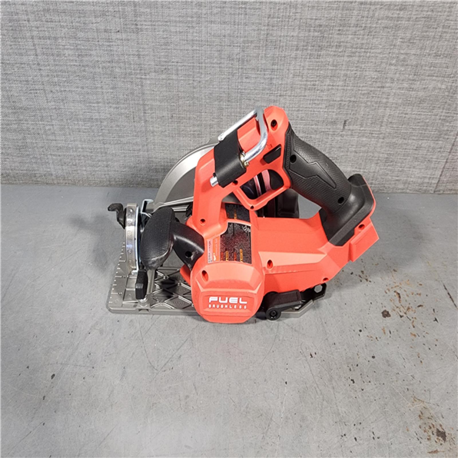 HOUSTON LOCATION - AS-IS (APPEARS LIKE NEW) Milwaukee M18 FUEL 18V Lithium-Ion Brushless Cordless 7-1/4 in. Circular Saw (Tool-Only)