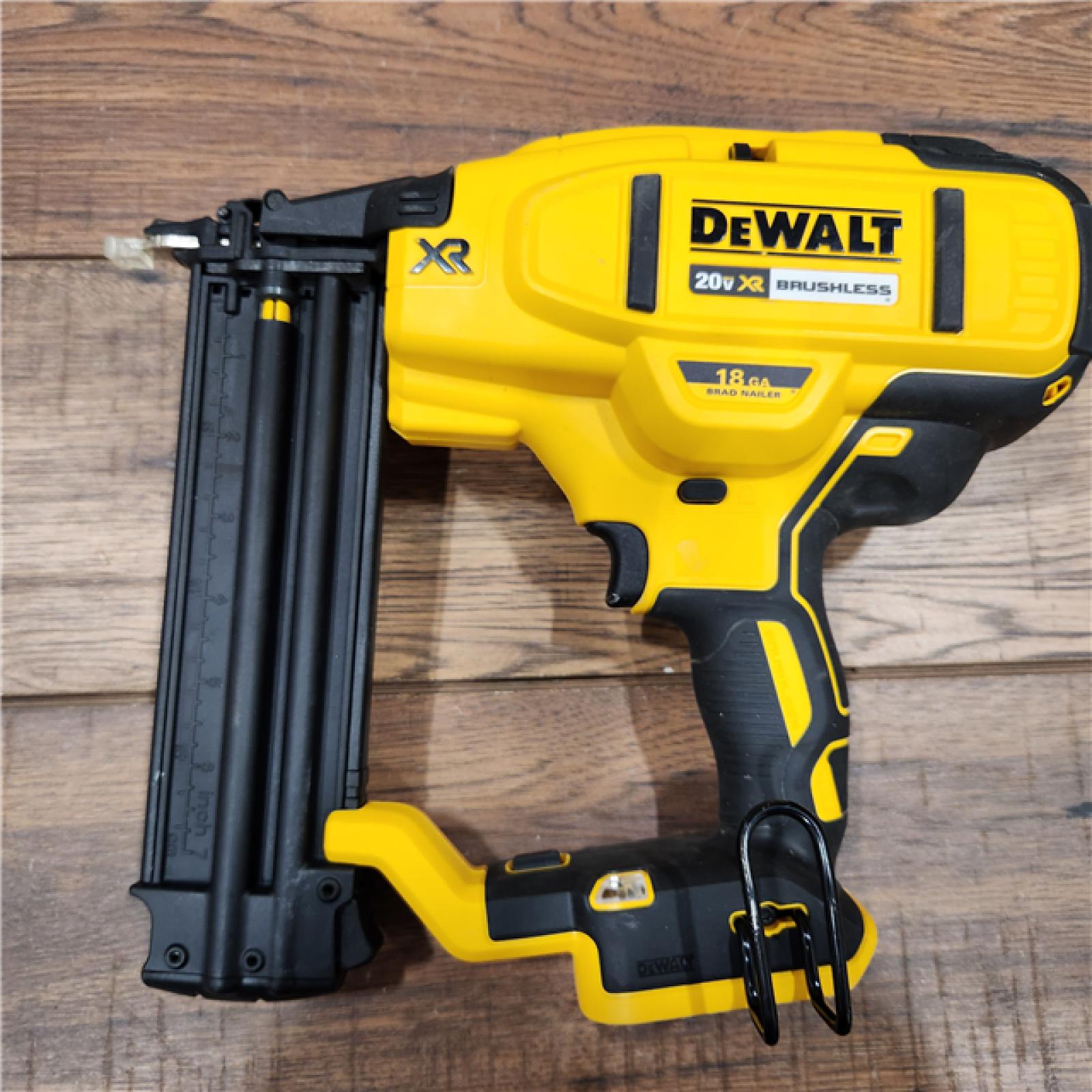 AS-IS DEWALT 20V MAX XR 18 Gauge Brad Nailer Kit