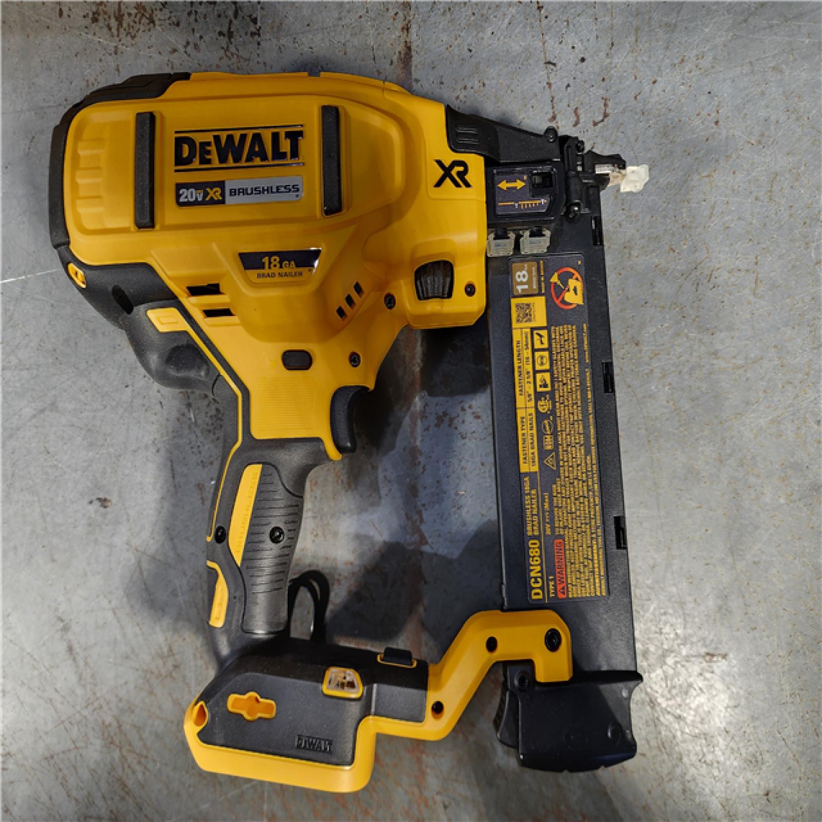 HOUSTON LOCATION - AS-IS (APPEARS LIKE NEW) DEWALT 20V MAX XR 18 Gauge Brad Nailer Kit