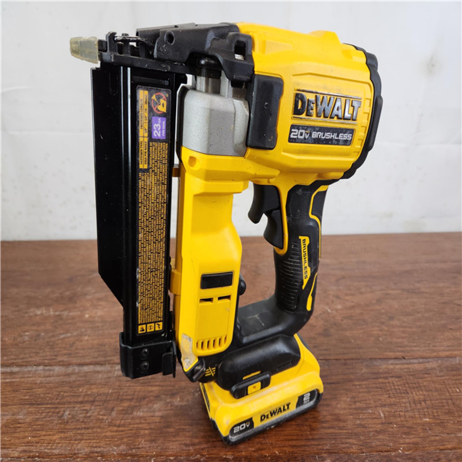 AS-IS DEWALT ATOMIC 20V MAX Brushless Cordless 23 Gauge Pin Nailer Kit