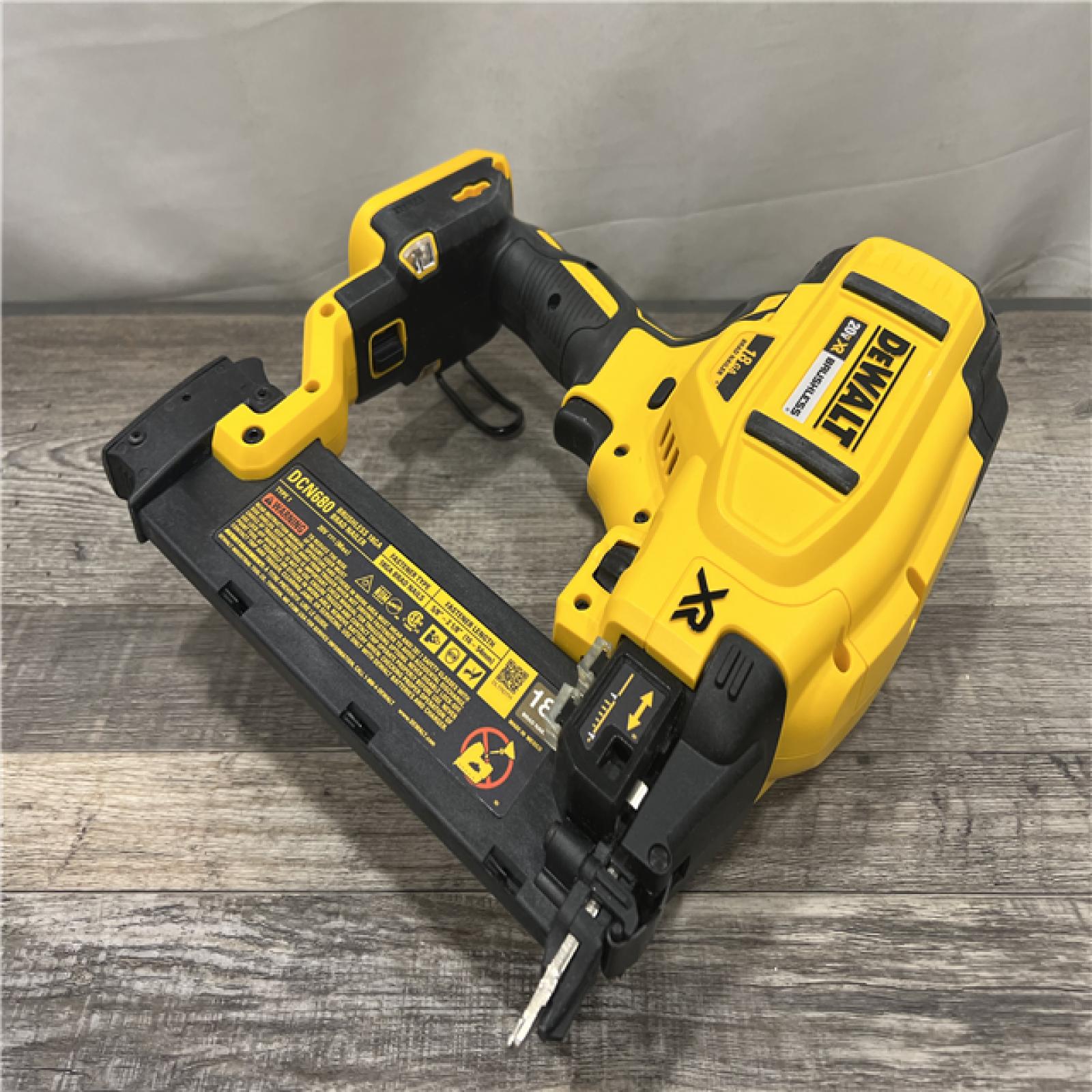 AS-IS DEWALT 20V MAX XR 18 Gauge Brad Nailer Kit