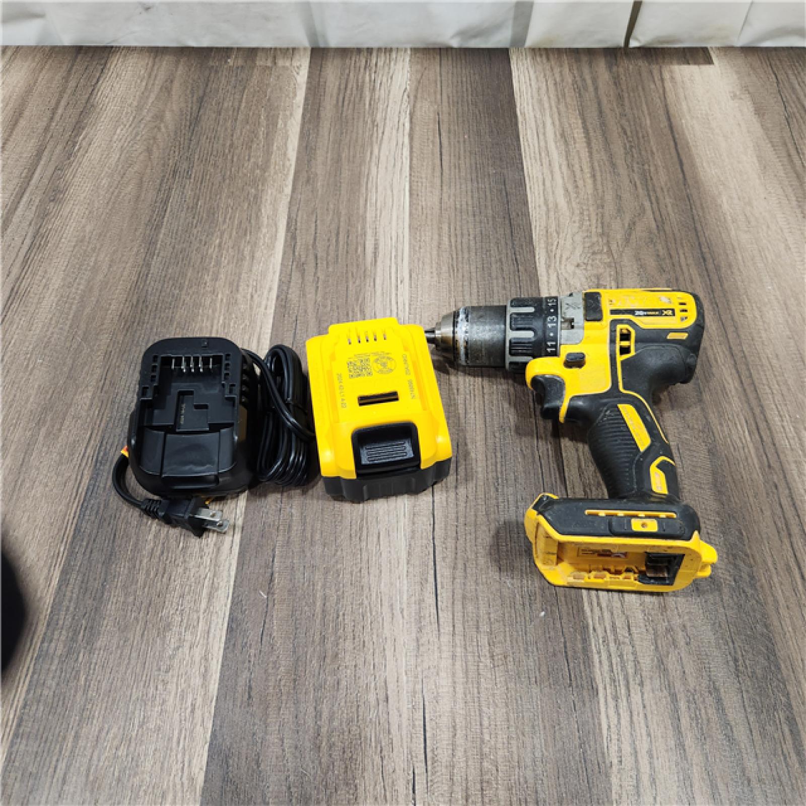 AS IS DEWALT 20V MAX XR Brushless Cordless 1/2 Drill/Driver Kit