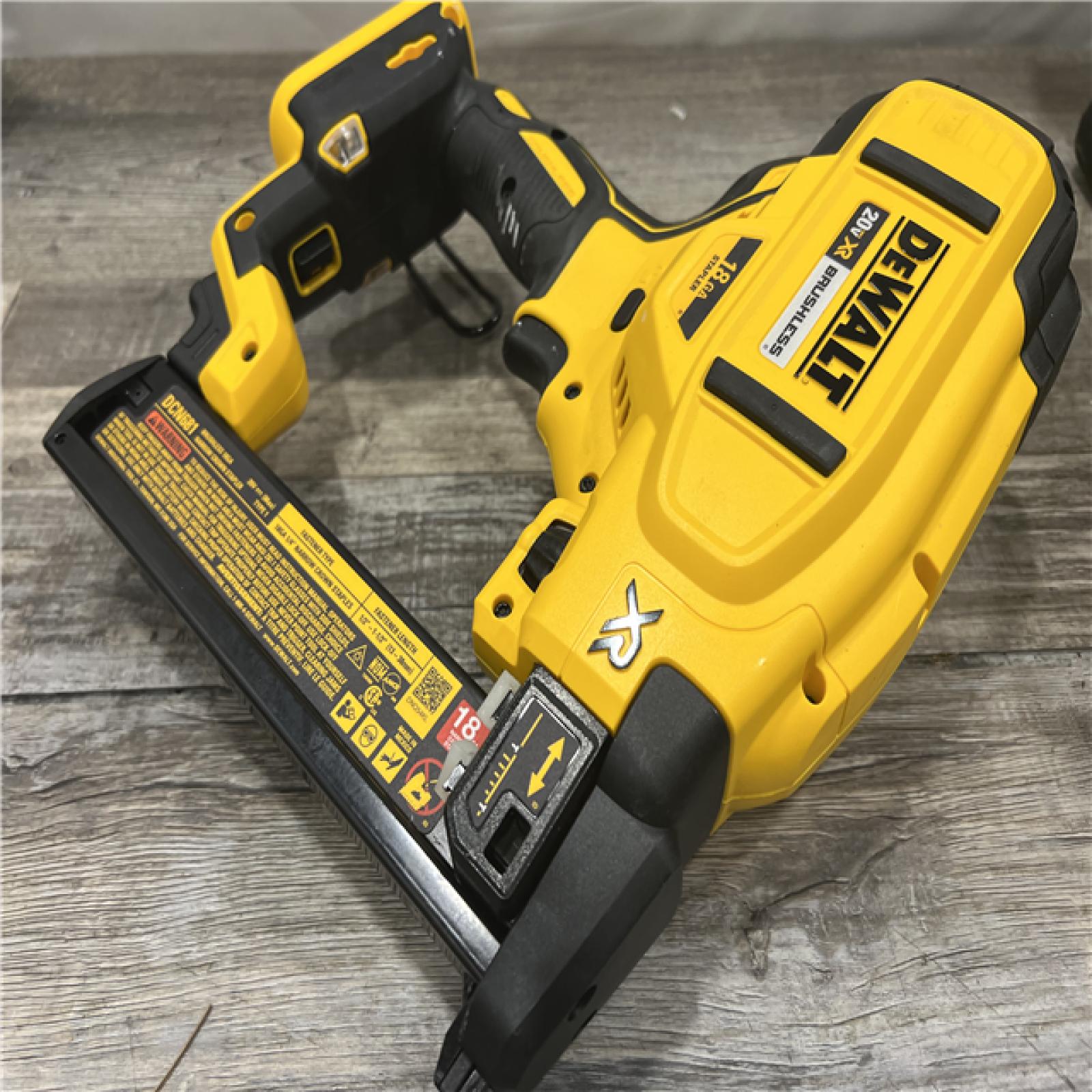 AS-IS DEWALT in Box DEWALT DCN681D1 20V 18Ga Stapler Kit