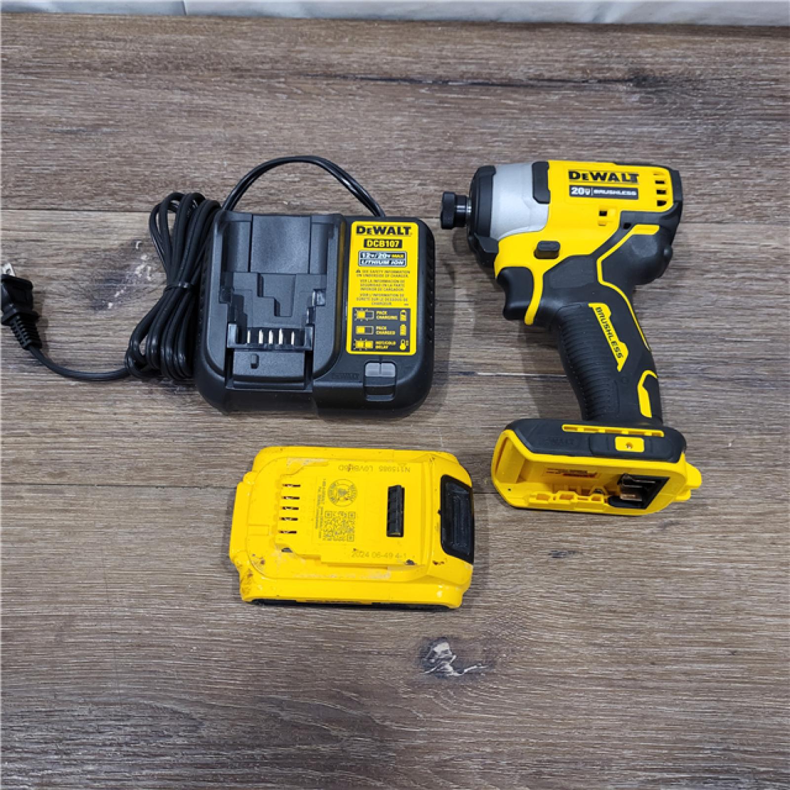 AS-IS DEWALT ATOMIC 20V MAX* Brushless Cordless Compact 1/4 in. Impact Driver Kit