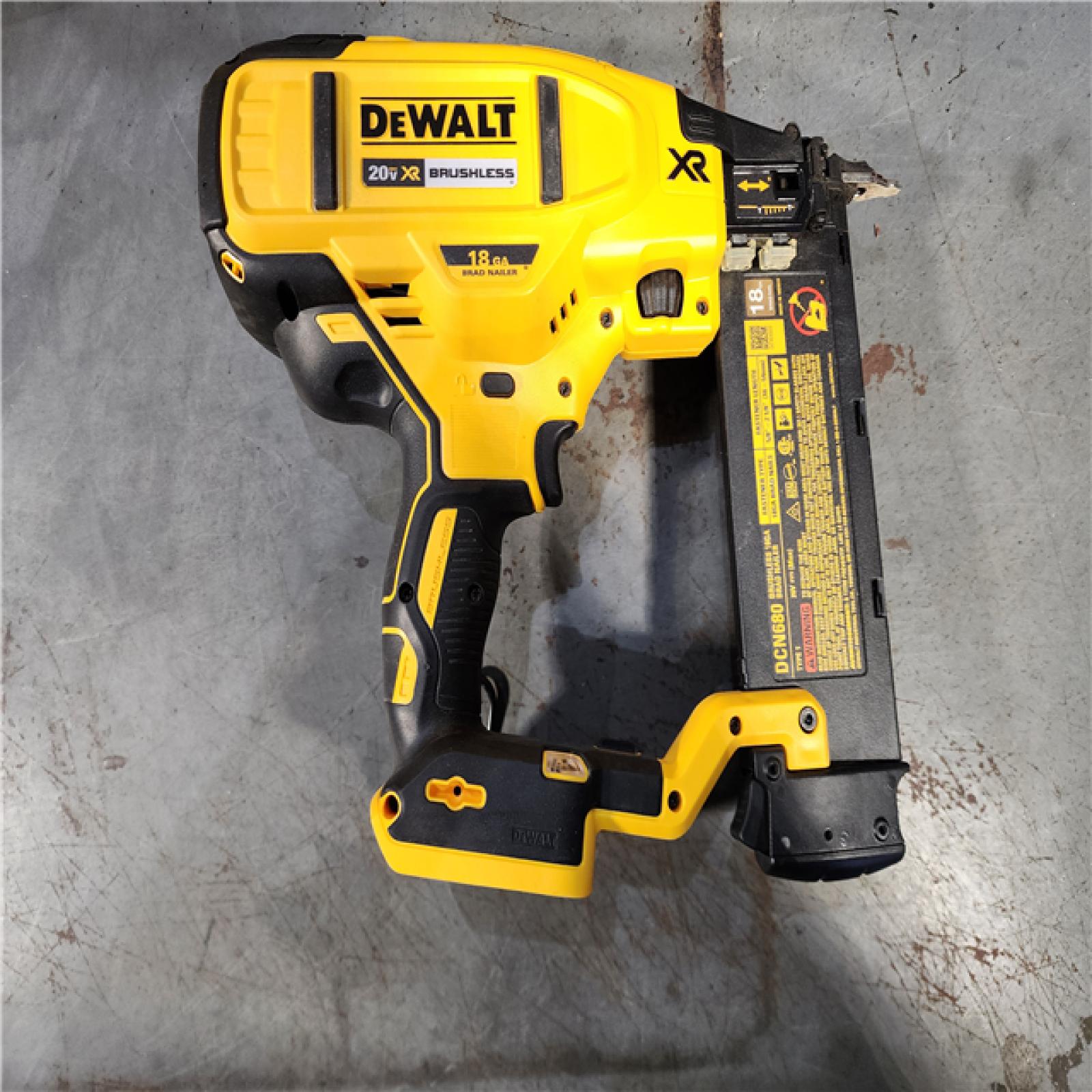 HOUSTON LOCATION - AS-IS DEWALT 20V MAX XR 18 Gauge Brad Nailer Kit