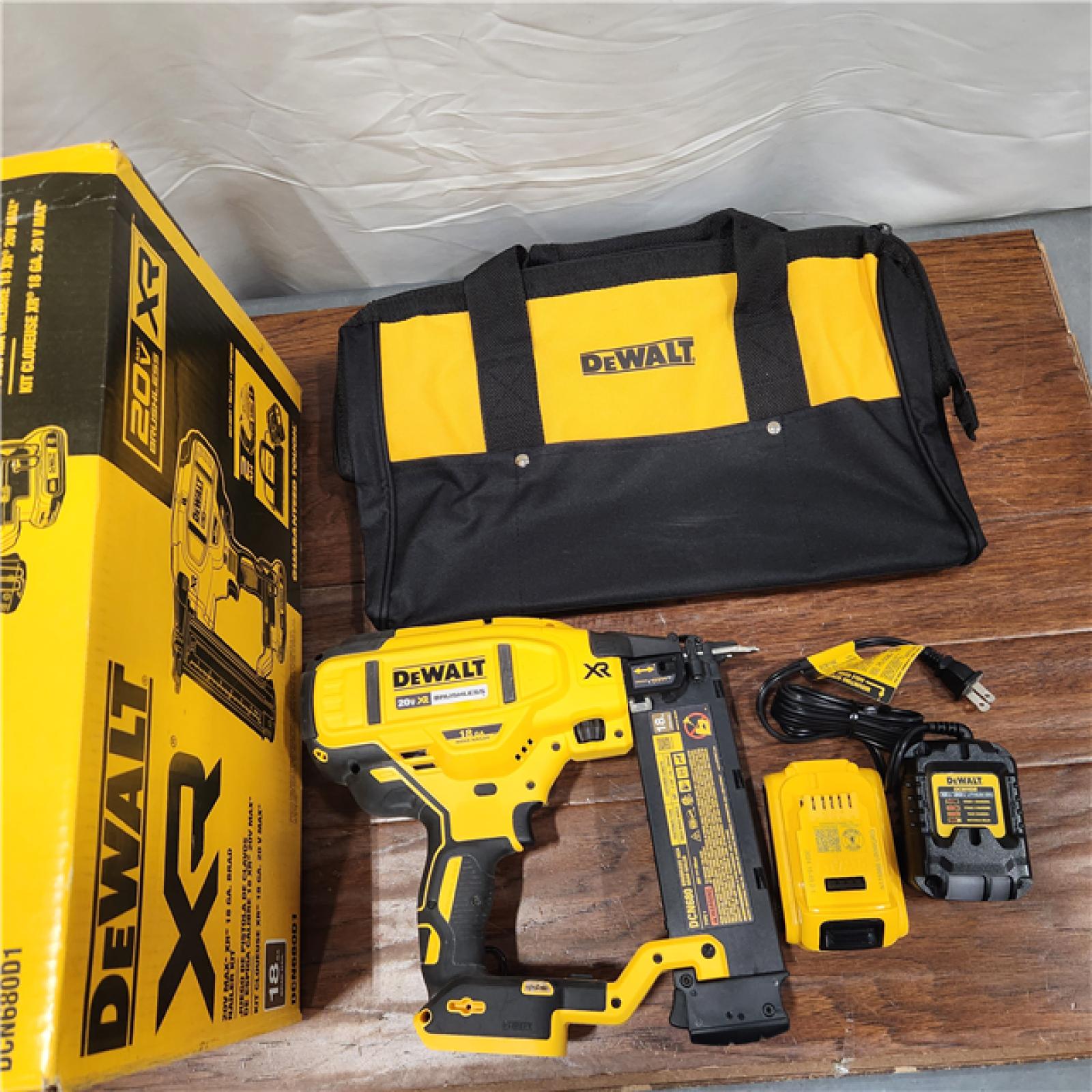 AS-IS DEWALT 20V MAX XR 18 Gauge Brad Nailer Kit