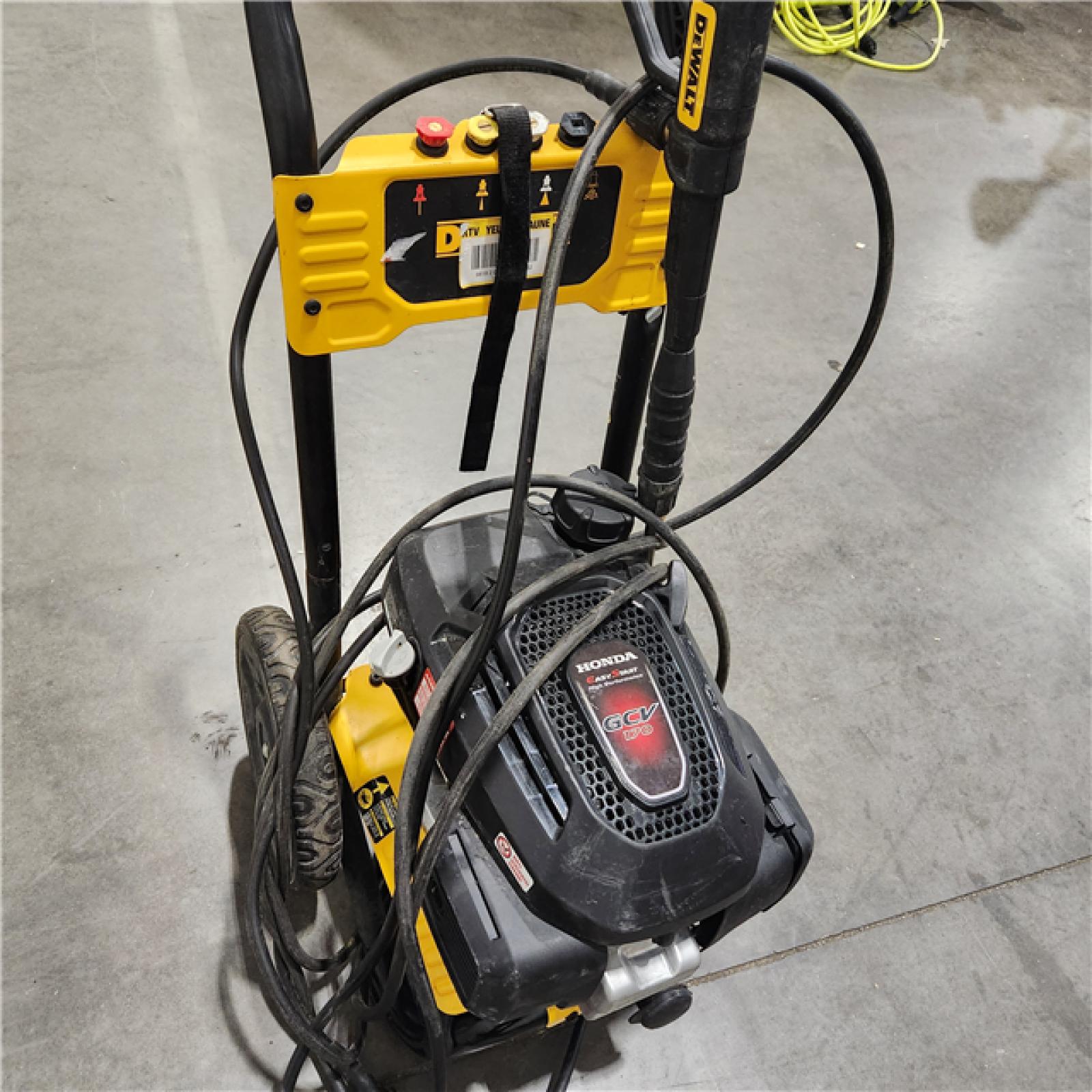 DALLAS LOCATION - AS-IS DEWALT 3100 PSI 2.3 GPM Cold Water Gas Pressure Washer with HONDA GCV170 Engine