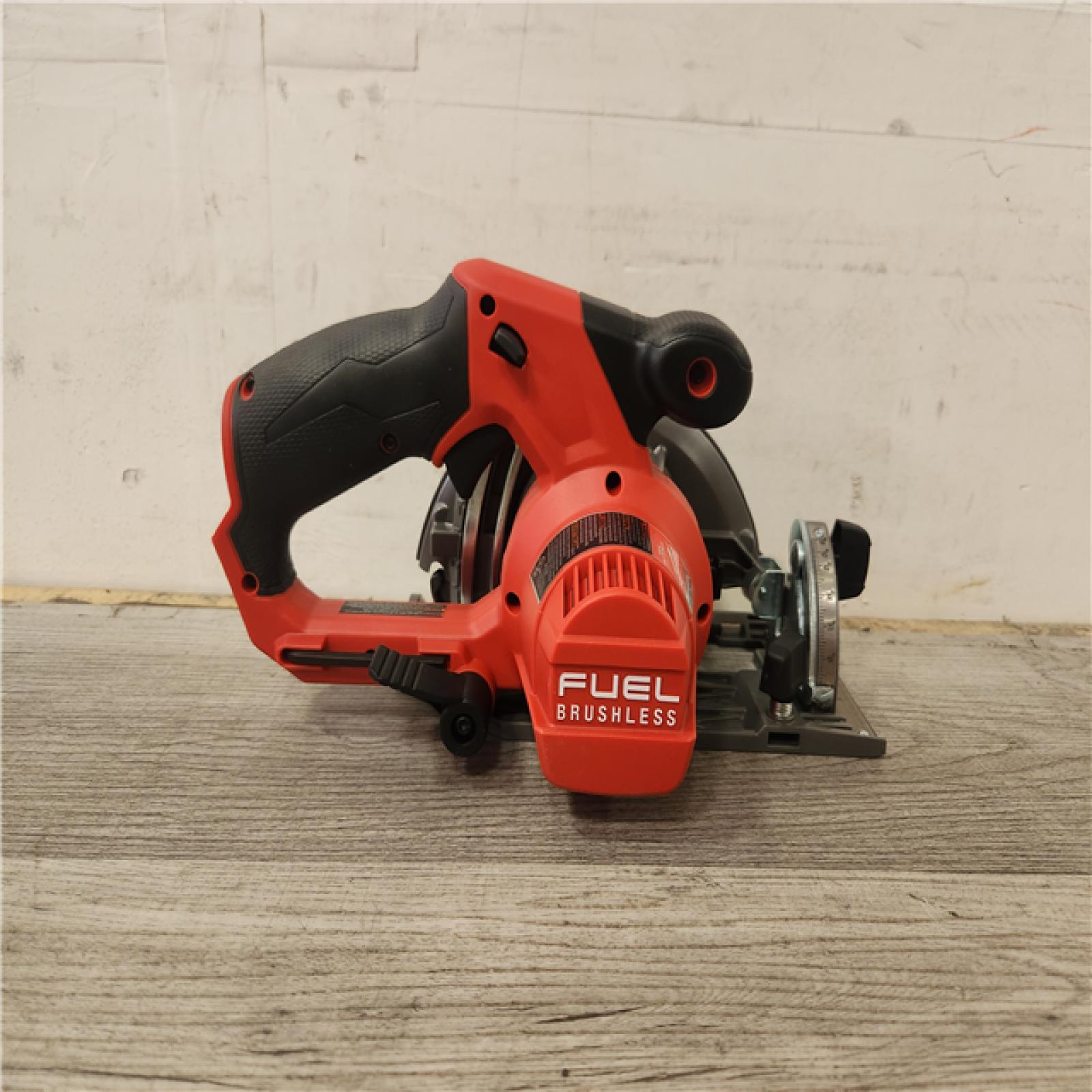 Phoenix Location Milwaukee M12 FUEL 12V Lithium-Ion Brushless 5-3/8 in. Cordless Circular Saw (Tool-Only)