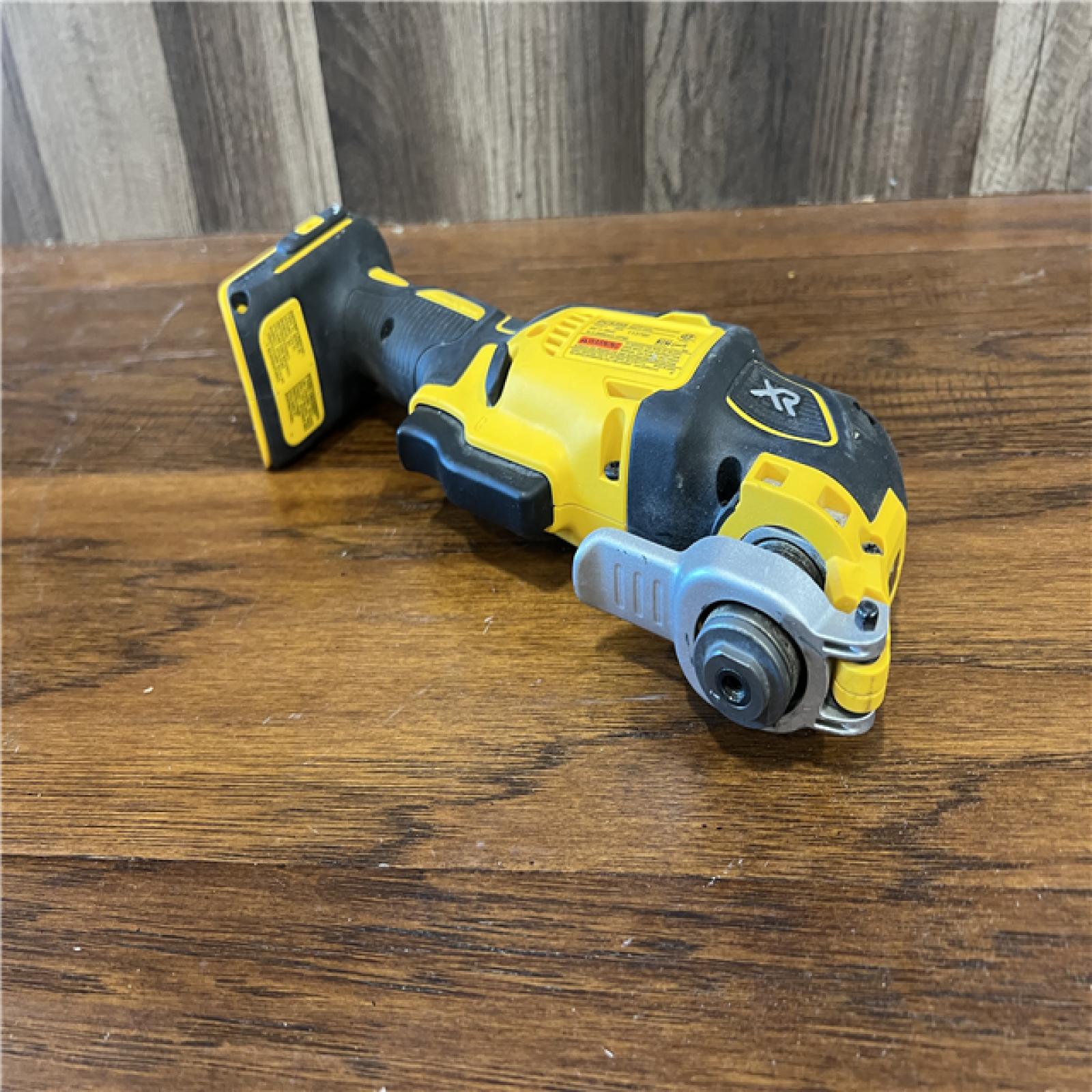 AS-IS DEWALT ATOMIC 20V MAX Cordless Brushless Oscillating Multi Tool (Tool Only)