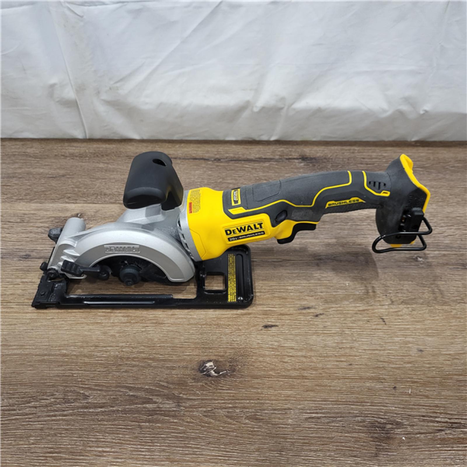 AS-IS ATOMIC 20V MAX Cordless Brushless 4-1/2 in. Circular Saw (Tool Only)