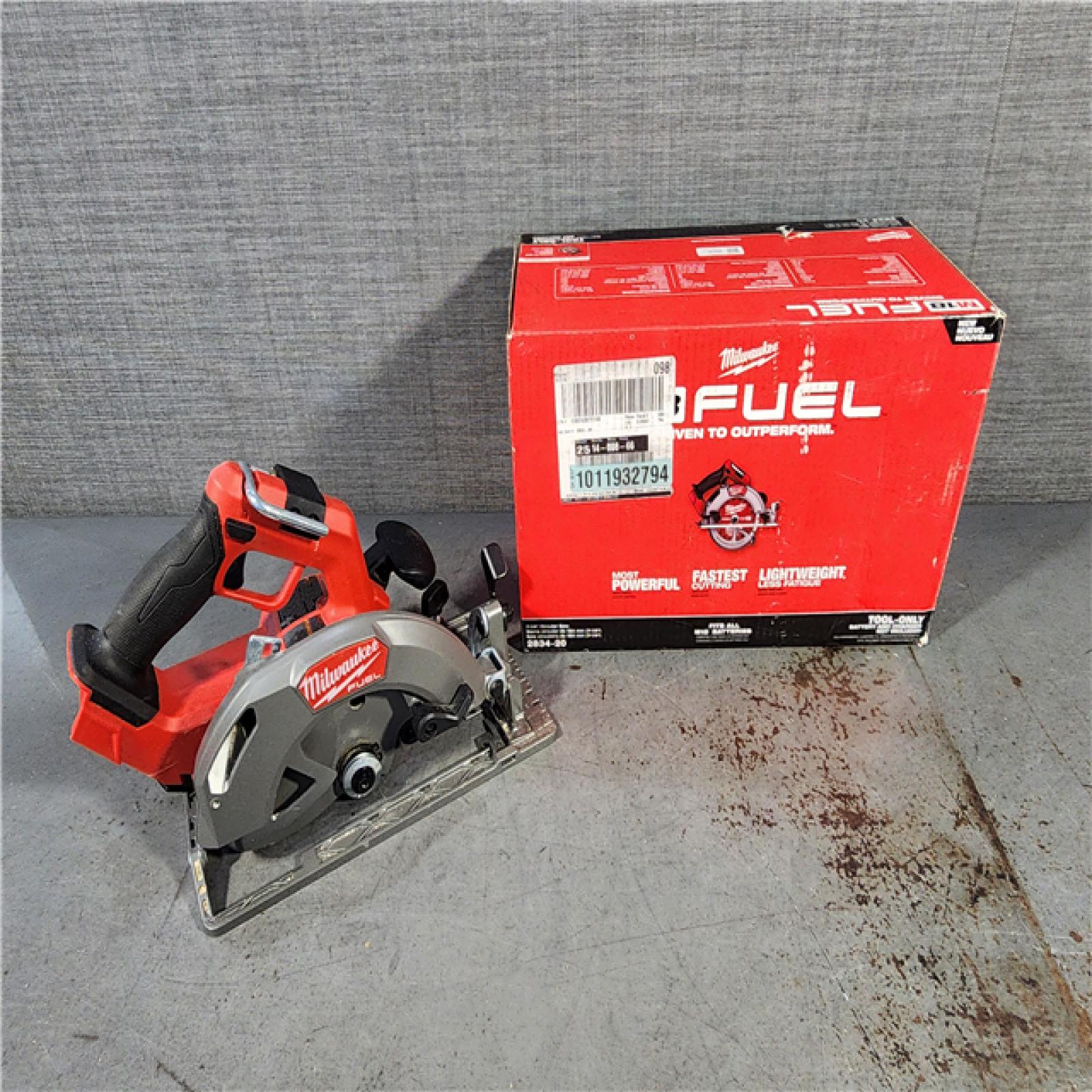 HOUSTON LOCATION - AS-IS Milwaukee M18 FUEL 18V Lithium-Ion Brushless Cordless 7-1/4 in. Circular Saw (Tool-Only)