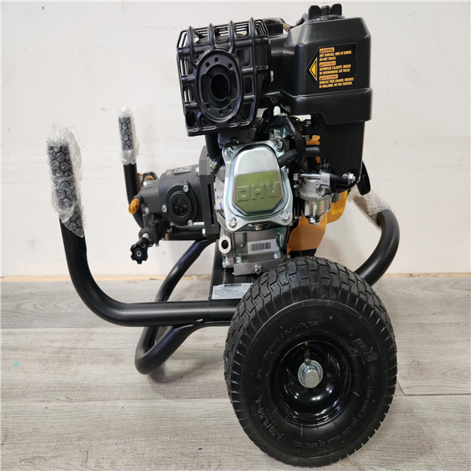 Phoenix Location DEWALT 3500 PSI 2.5 GPM Cold Water Gas Pressure Washer with DeWalt 208cc Engine