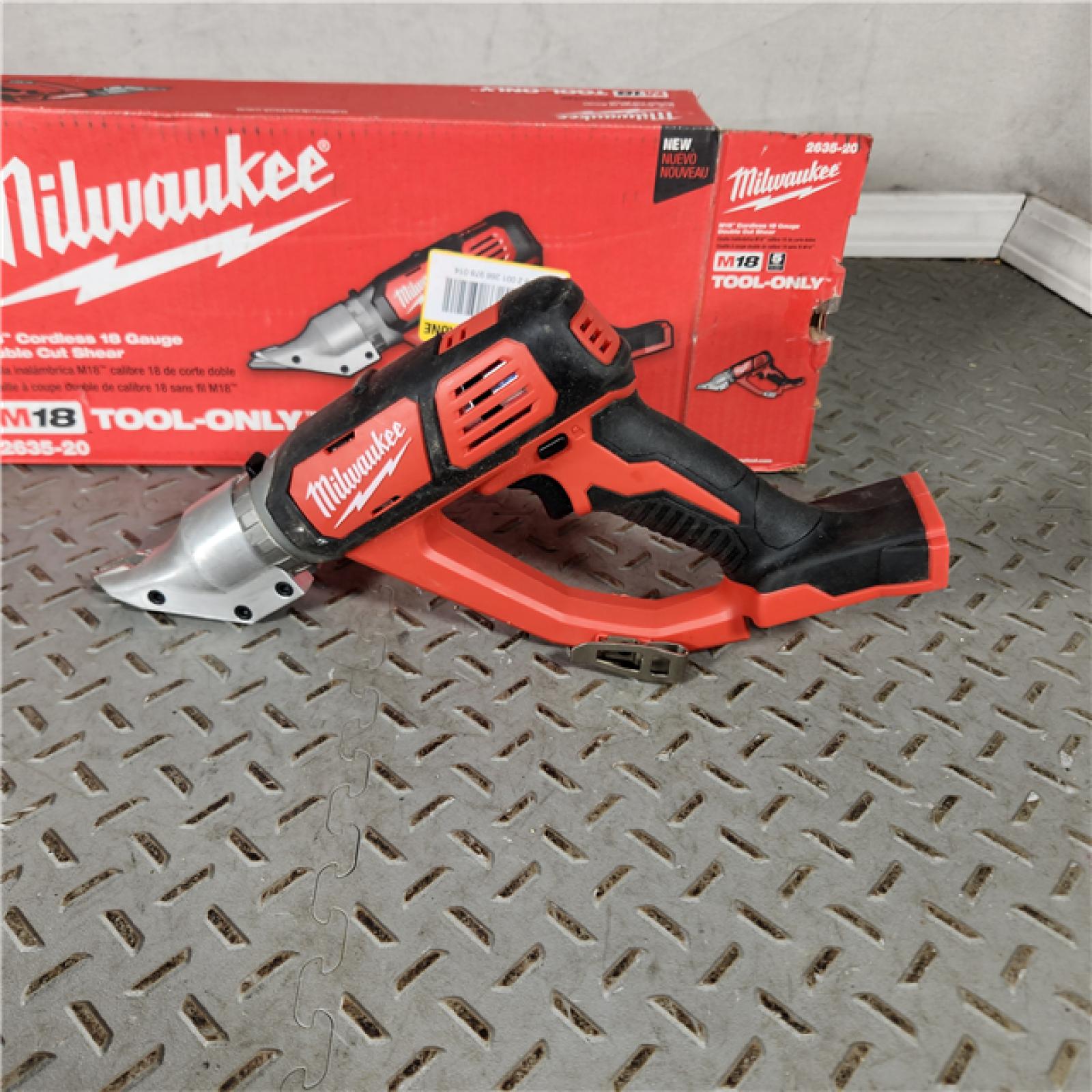 Houston location- AS-IS Milwaukee M18 Cordless 18 Gauge Double Cut Shear (TOOL-ONLY)