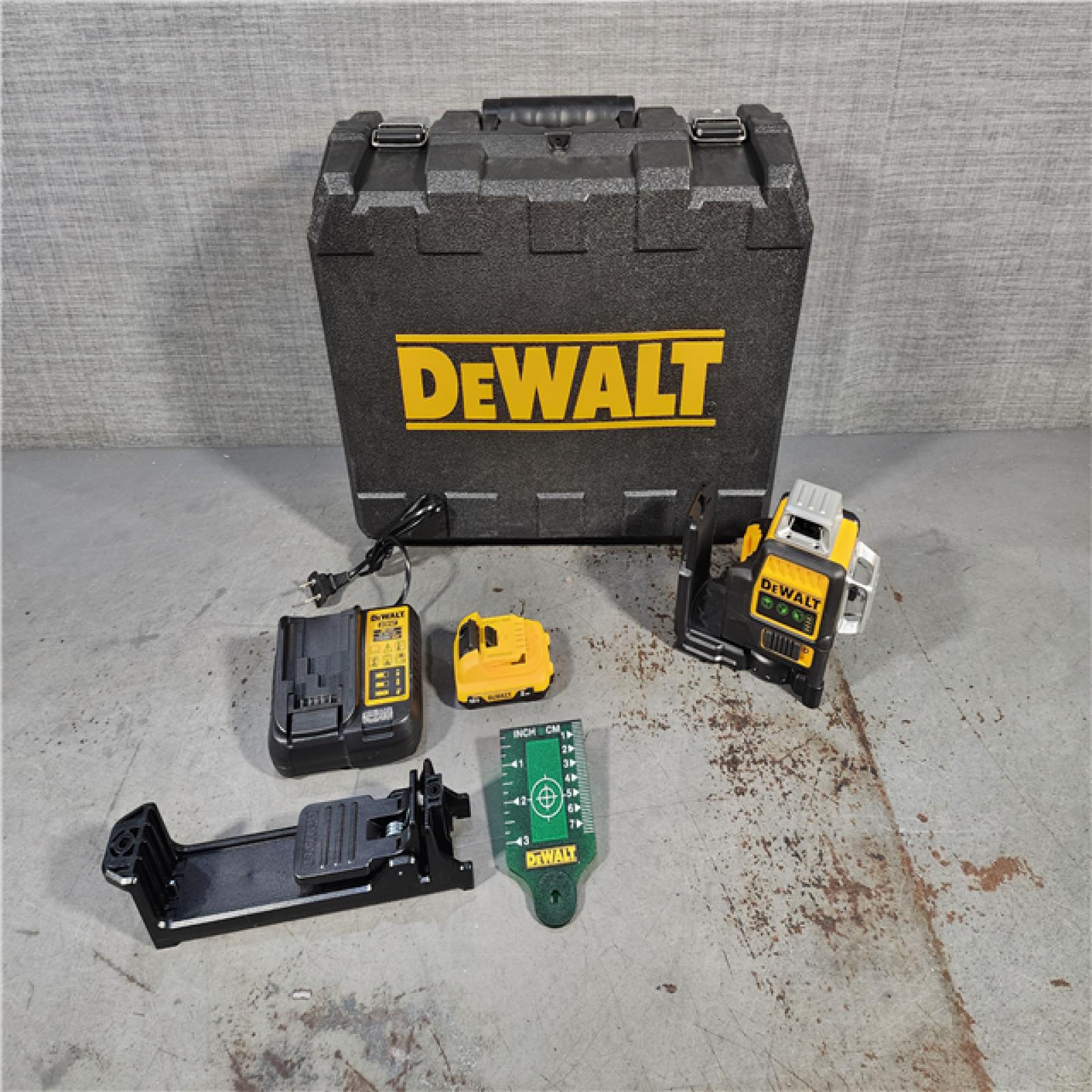 HOUSTON LOCATION - AS-IS DEWALT 12V MAX Lithium-Ion 100 Ft. Green Self-Leveling 3-Beam 360 Degree Laser Level with 2.0Ah Battery, Charger and Case